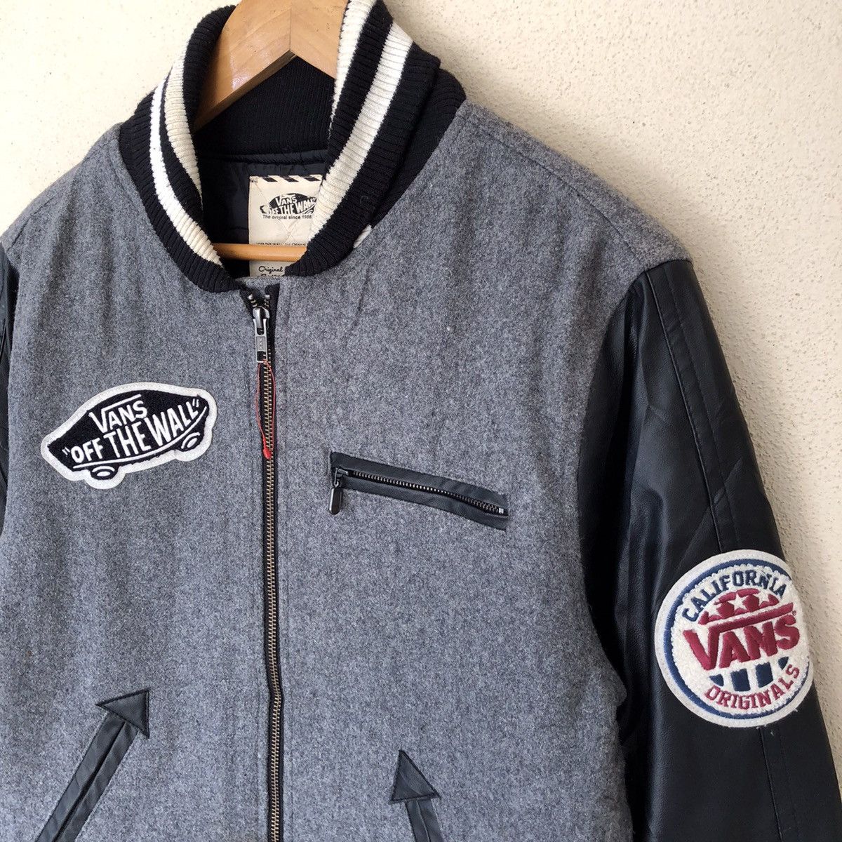 Vans 🔥VANS OFF THE WALL VARSITY BOMBER JACKET Size US M / EU 48-50 / 2 - 5 Thumbnail