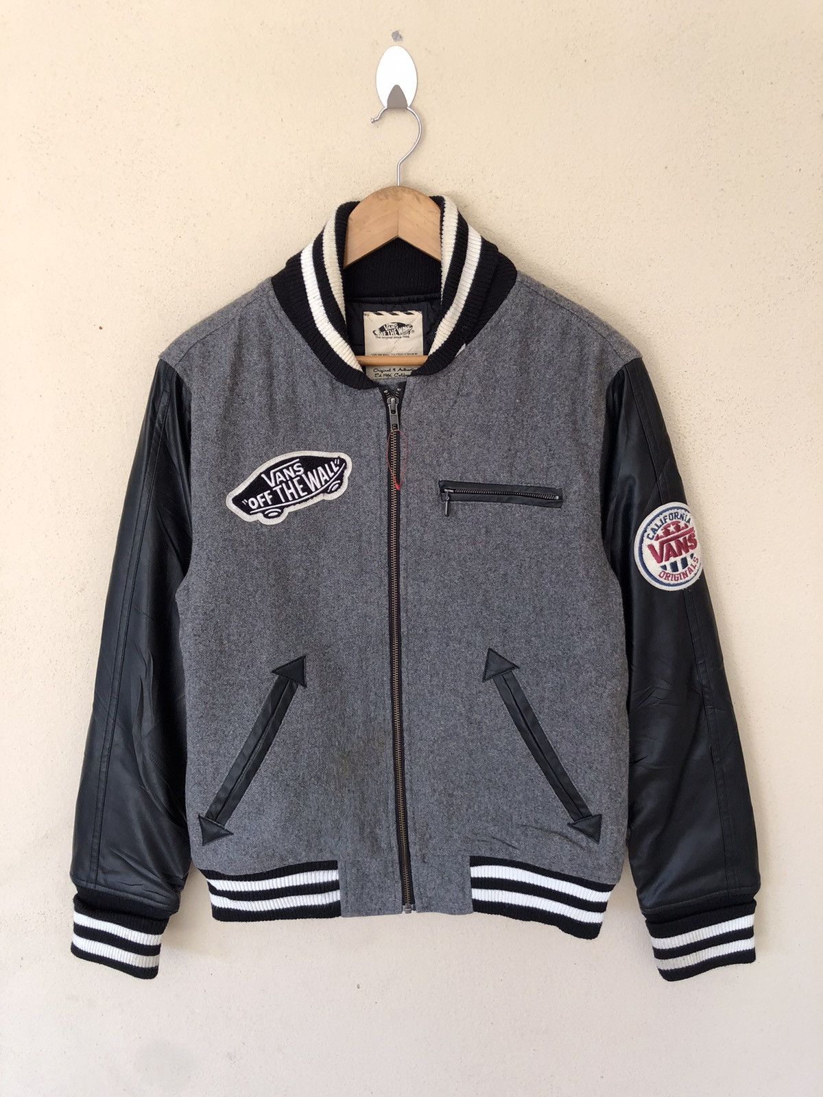 Vans 🔥VANS OFF THE WALL VARSITY BOMBER JACKET Size US M / EU 48-50 / 2 - 2 Thumbnail