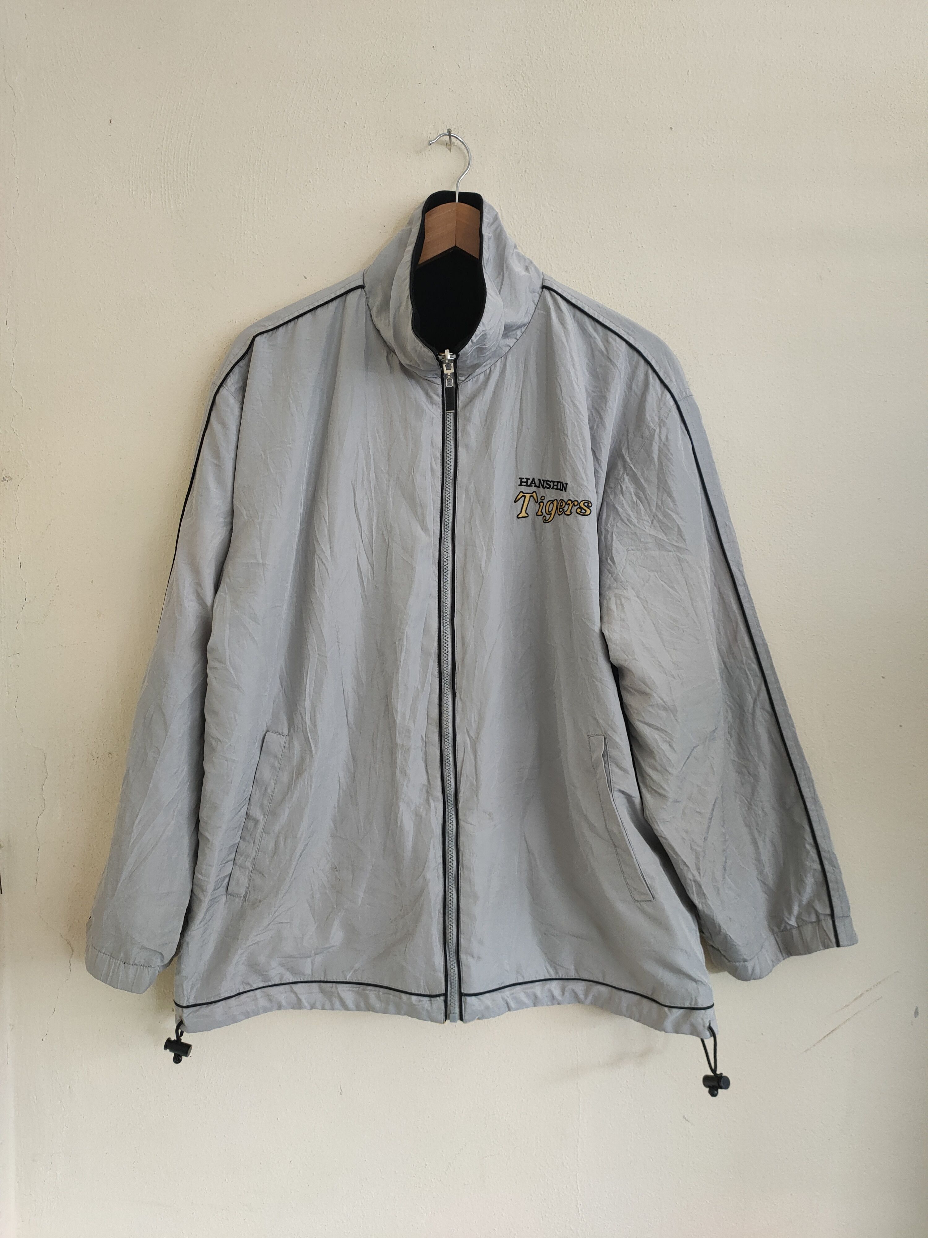 Japanese Brand Vintage Hanshin Tigers Rivisible Nice Design Light Jacket Size US L / EU 52-54 / 3 - 7 Thumbnail
