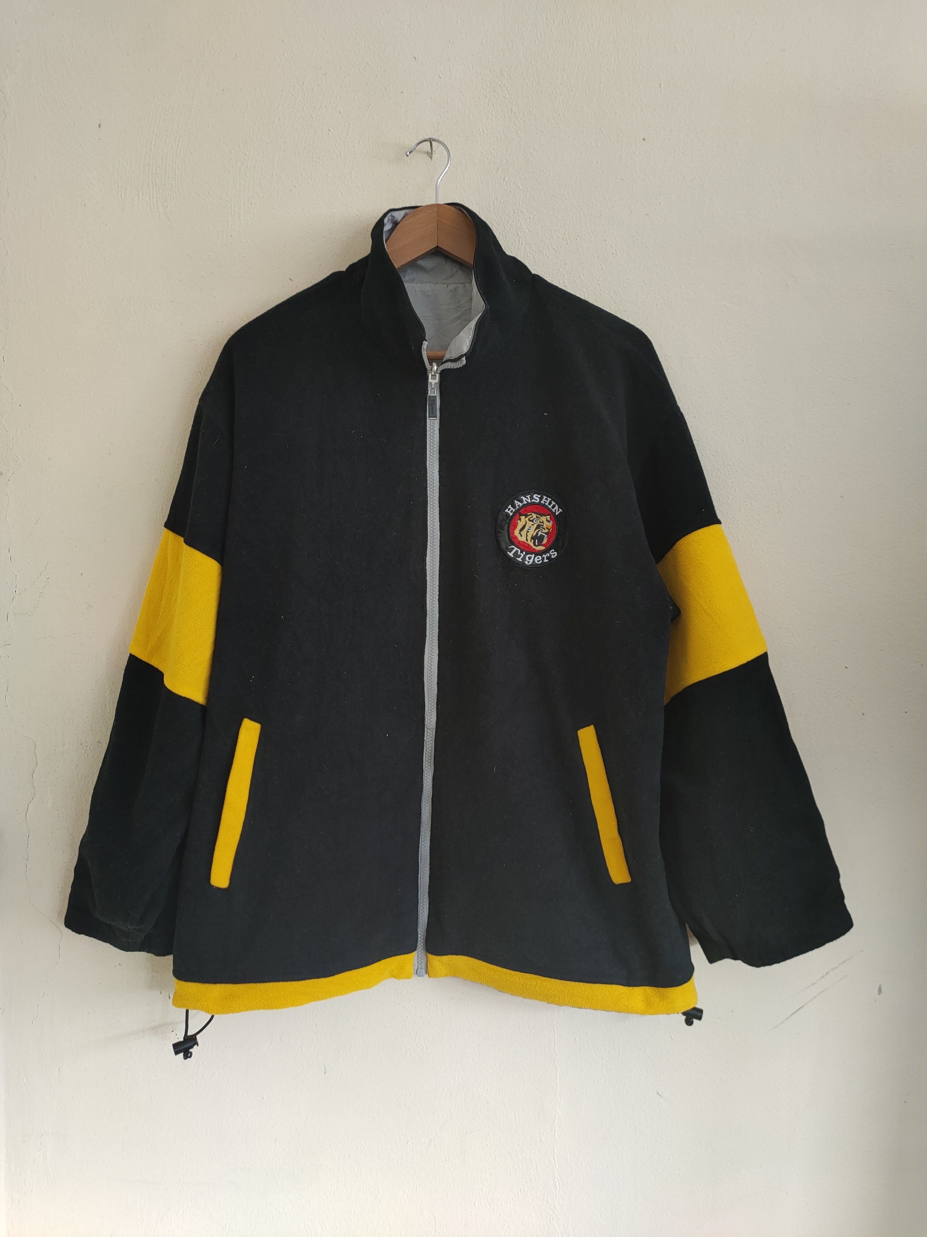 Japanese Brand Vintage Hanshin Tigers Rivisible Nice Design Light Jacket Size US L / EU 52-54 / 3 - 2 Thumbnail