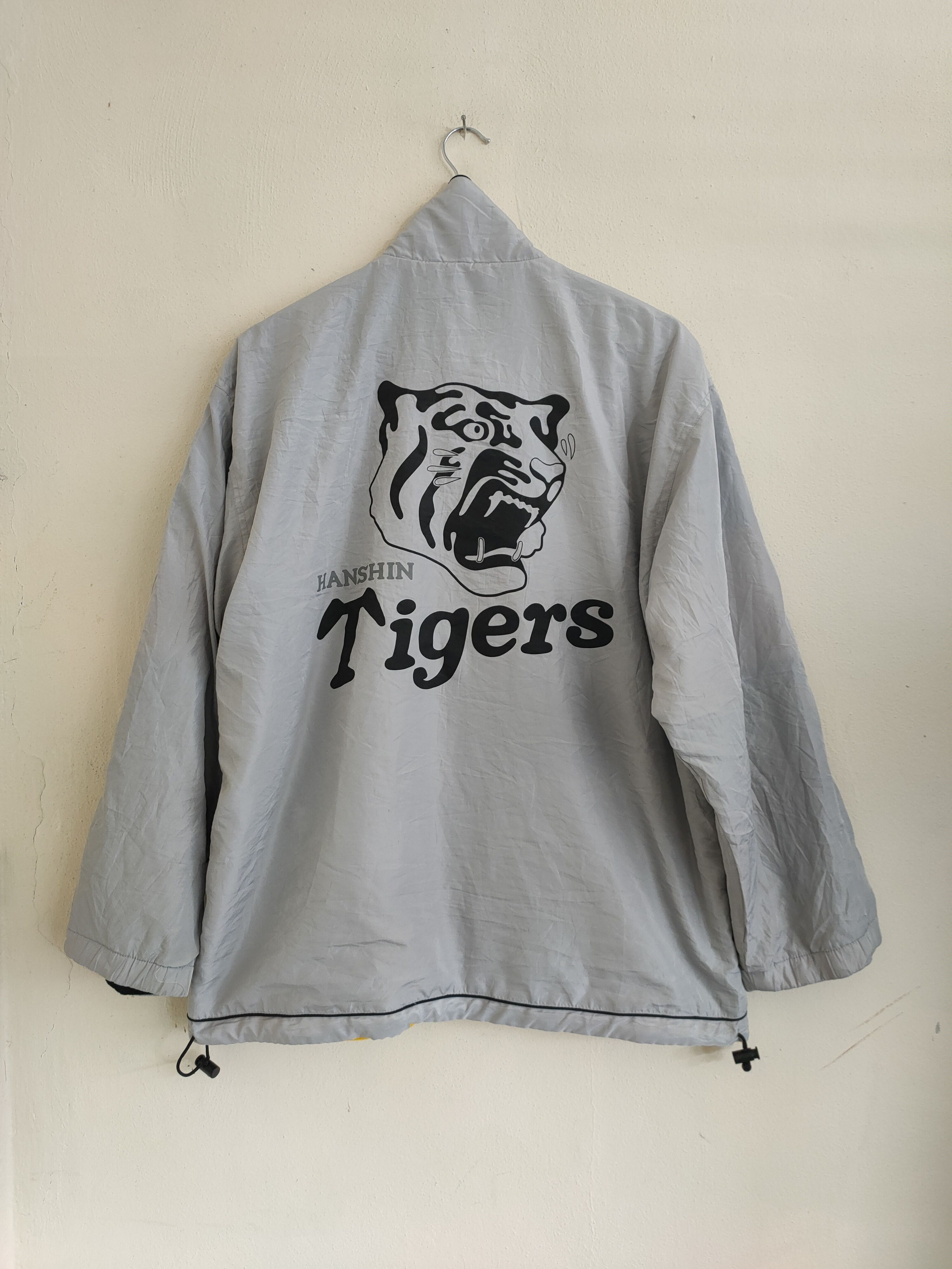 Japanese Brand Vintage Hanshin Tigers Rivisible Nice Design Light Jacket Size US L / EU 52-54 / 3 - 5 Thumbnail
