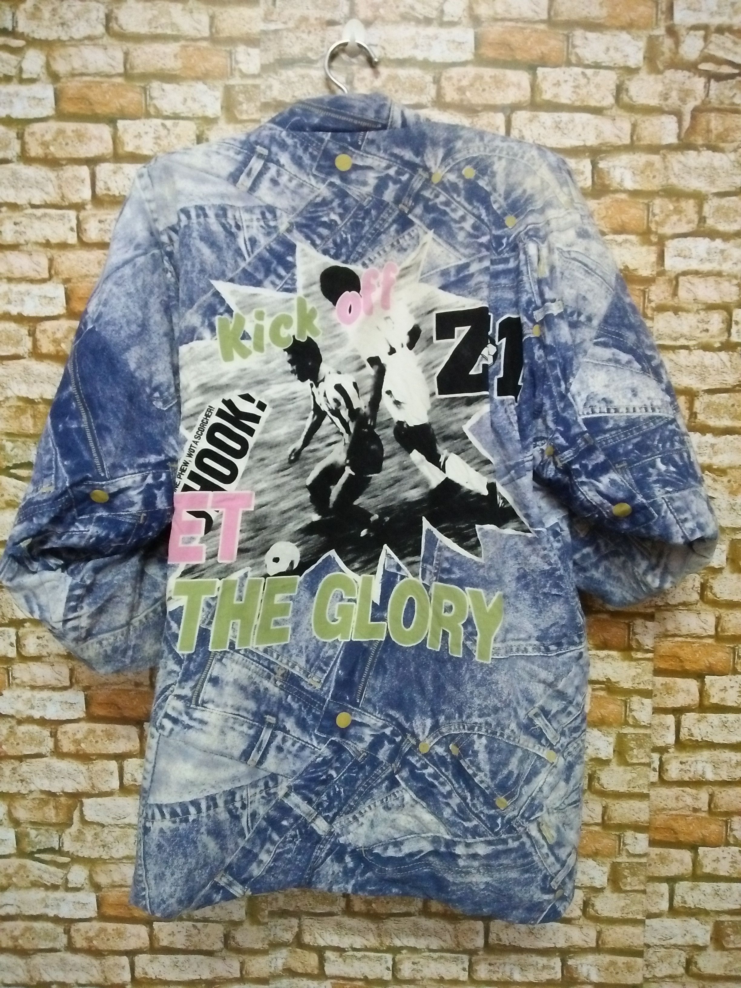 Other DAKRIDGE KIMONO ALLOVERPRINT VTG FOOTBALLERS (A926) Size US M / EU 48-50 / 2 - 1 Thumbnail