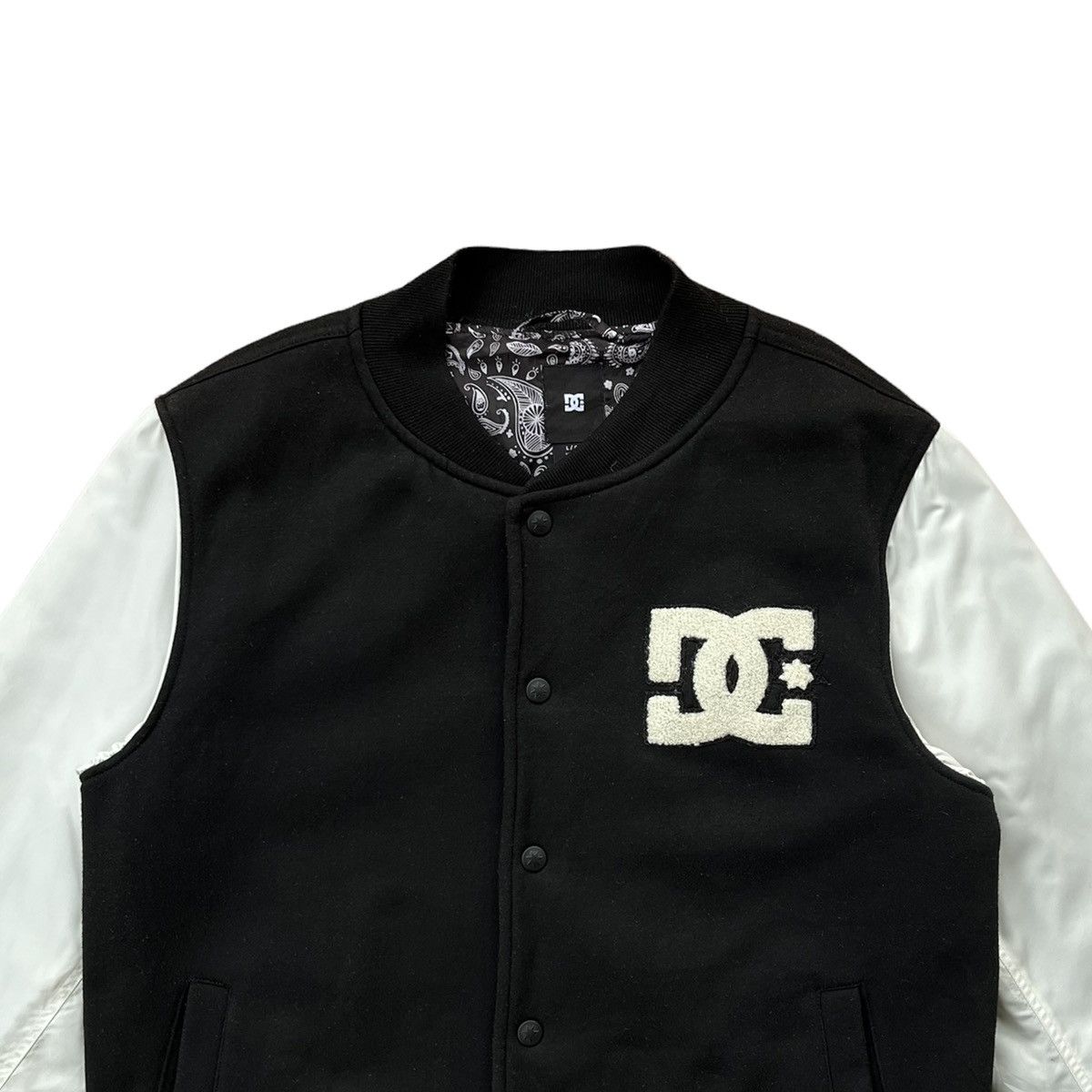 DC Vintage DC Shoe 1994 Spell Out Varsity Size US L / EU 52-54 / 3 - 4 Thumbnail
