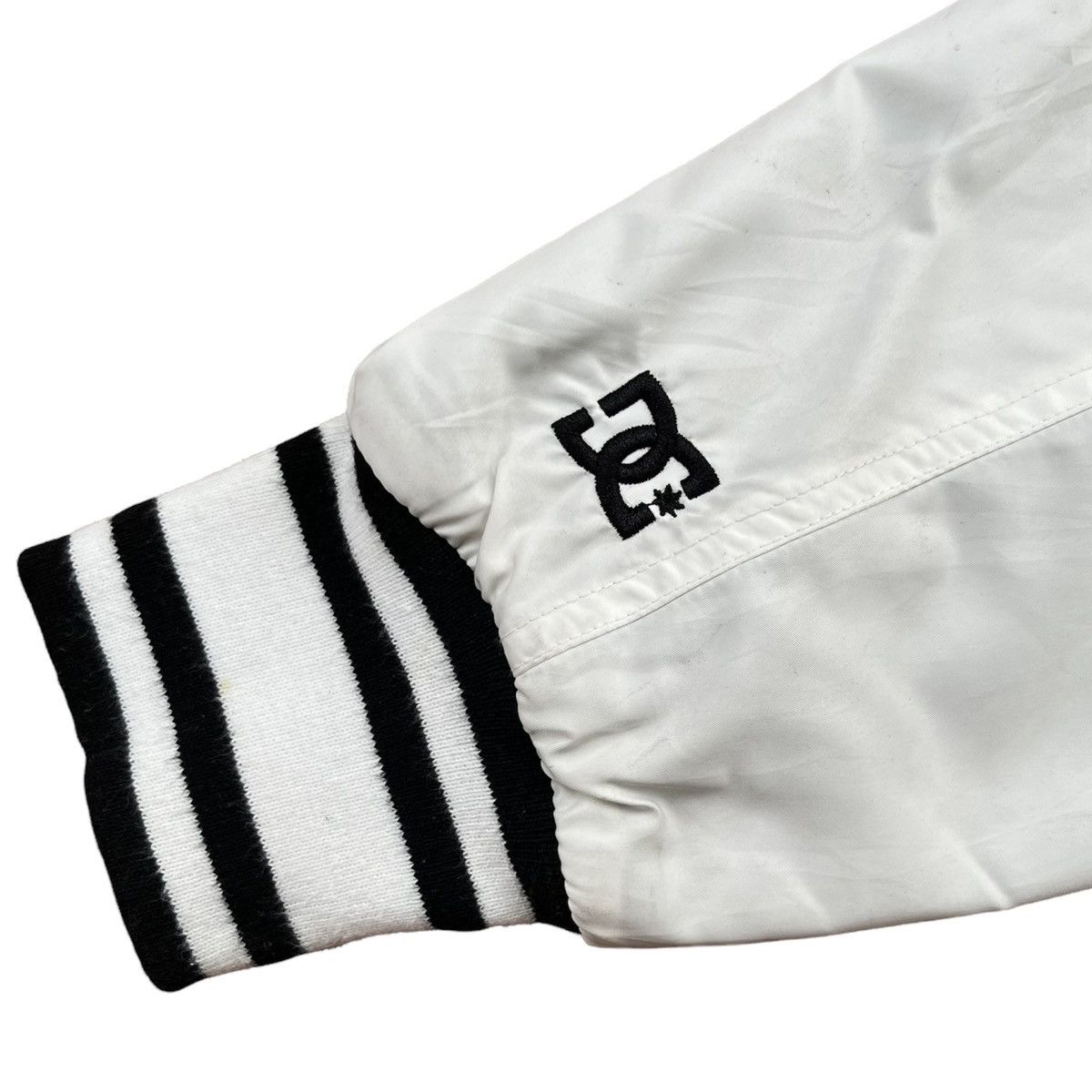 DC Vintage DC Shoe 1994 Spell Out Varsity Size US L / EU 52-54 / 3 - 14 Thumbnail