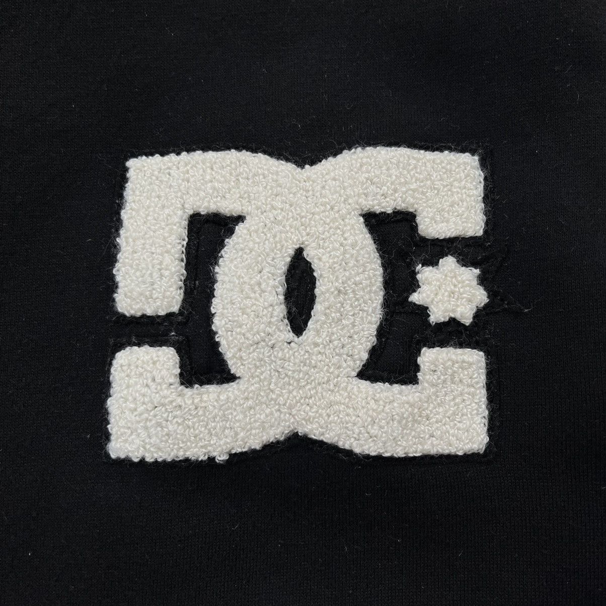 DC Vintage DC Shoe 1994 Spell Out Varsity Size US L / EU 52-54 / 3 - 5 Thumbnail