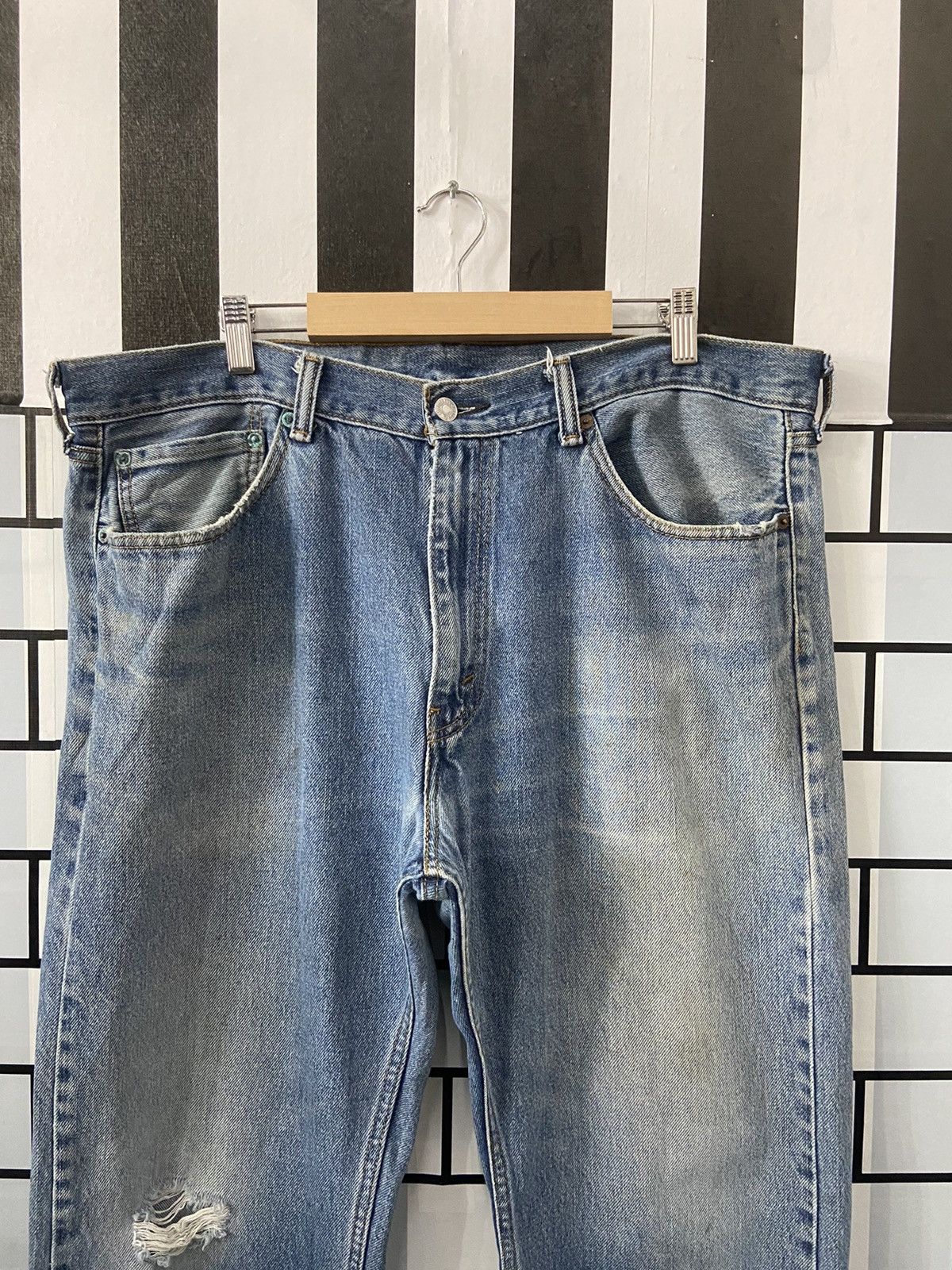 Levi's × Vintage Vintage Levi’s 505 Relaxed Fit Light Wash Dirty Denim Pants Size US 40 / EU 56 - 4 Thumbnail