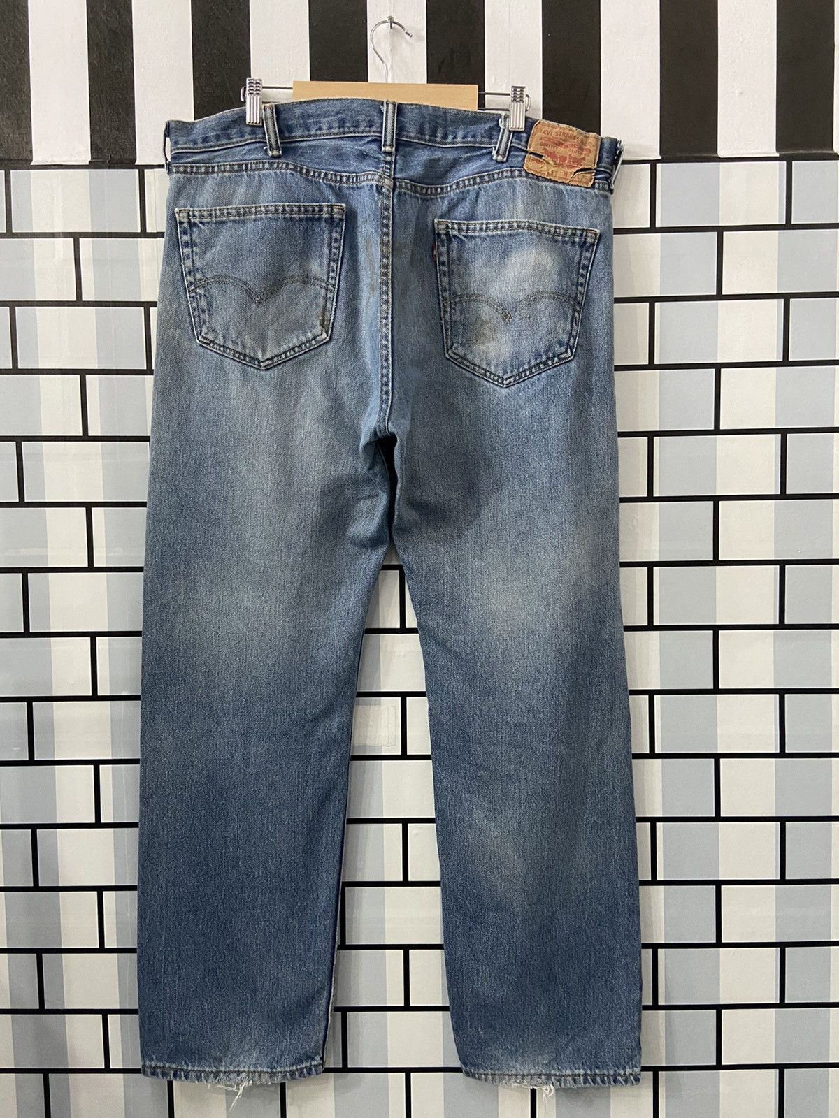 Levi's × Vintage Vintage Levi’s 505 Relaxed Fit Light Wash Dirty Denim Pants Size US 40 / EU 56 - 2 Thumbnail
