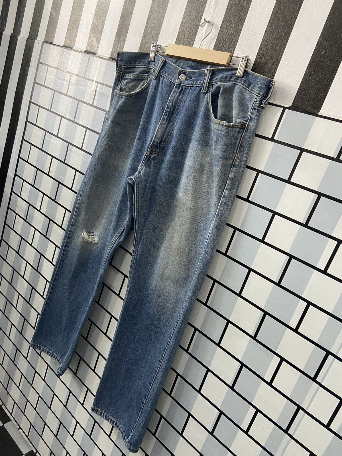 Levi's × Vintage Vintage Levi’s 505 Relaxed Fit Light Wash Dirty Denim Pants Size US 40 / EU 56 - 3 Thumbnail
