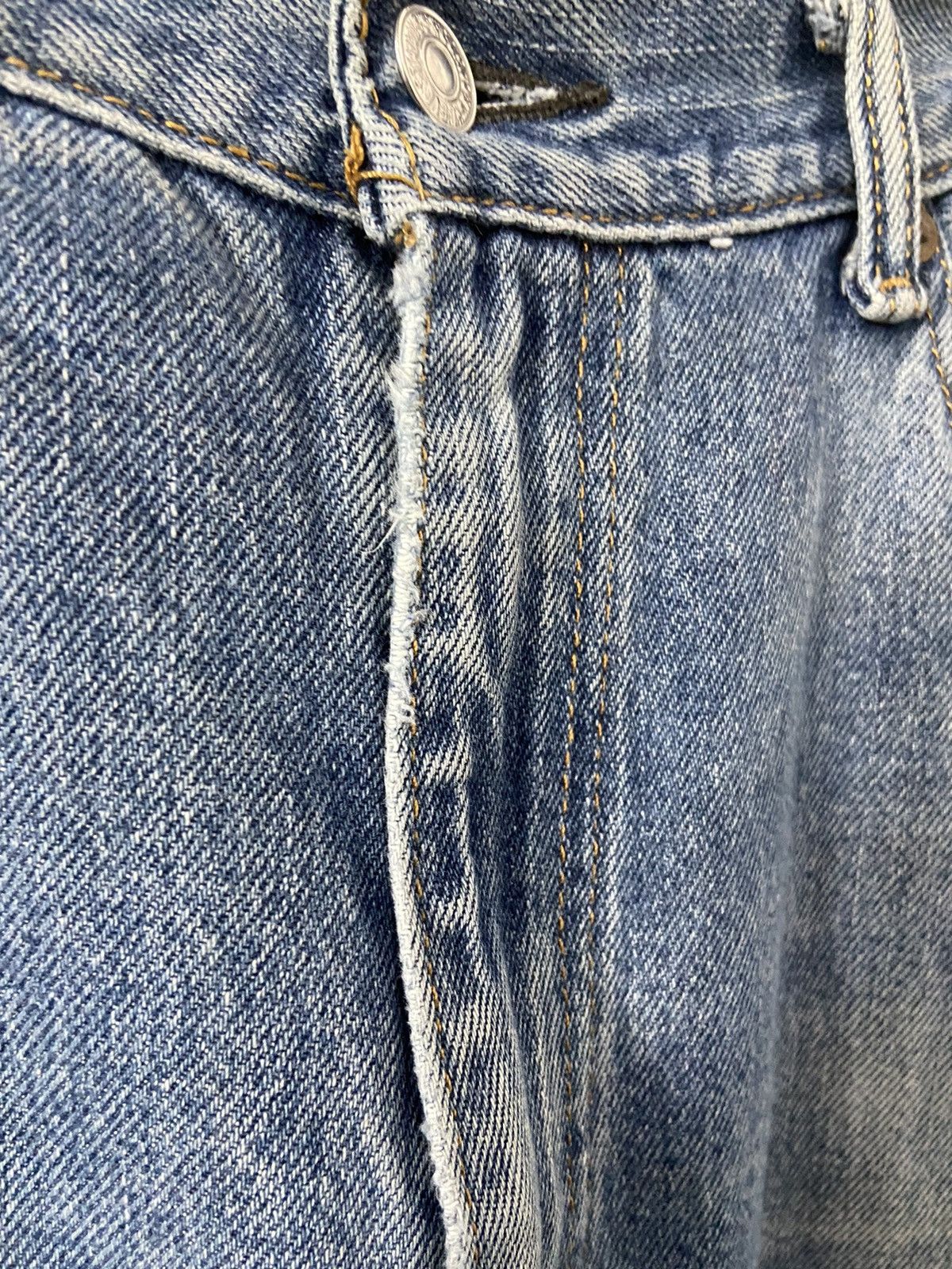 Levi's × Vintage Vintage Levi’s 505 Relaxed Fit Light Wash Dirty Denim Pants Size US 40 / EU 56 - 11 Thumbnail
