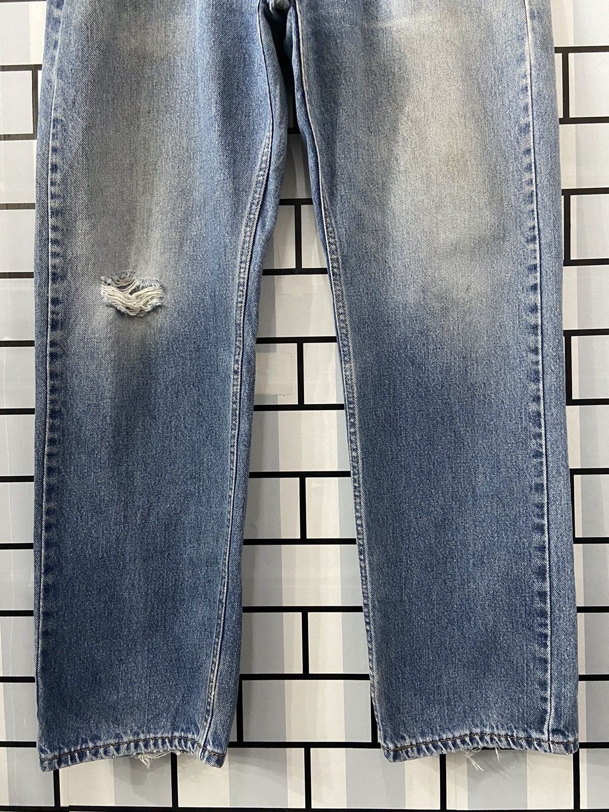 Levi's × Vintage Vintage Levi’s 505 Relaxed Fit Light Wash Dirty Denim Pants Size US 40 / EU 56 - 5 Thumbnail