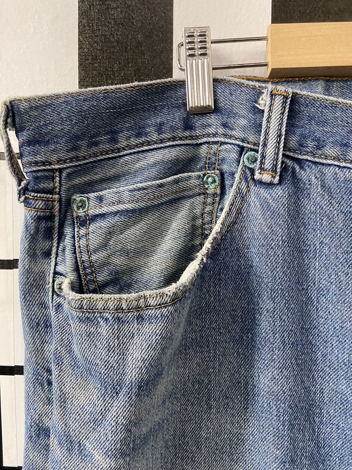 Levi's × Vintage Vintage Levi’s 505 Relaxed Fit Light Wash Dirty Denim Pants Size US 40 / EU 56 - 9 Thumbnail