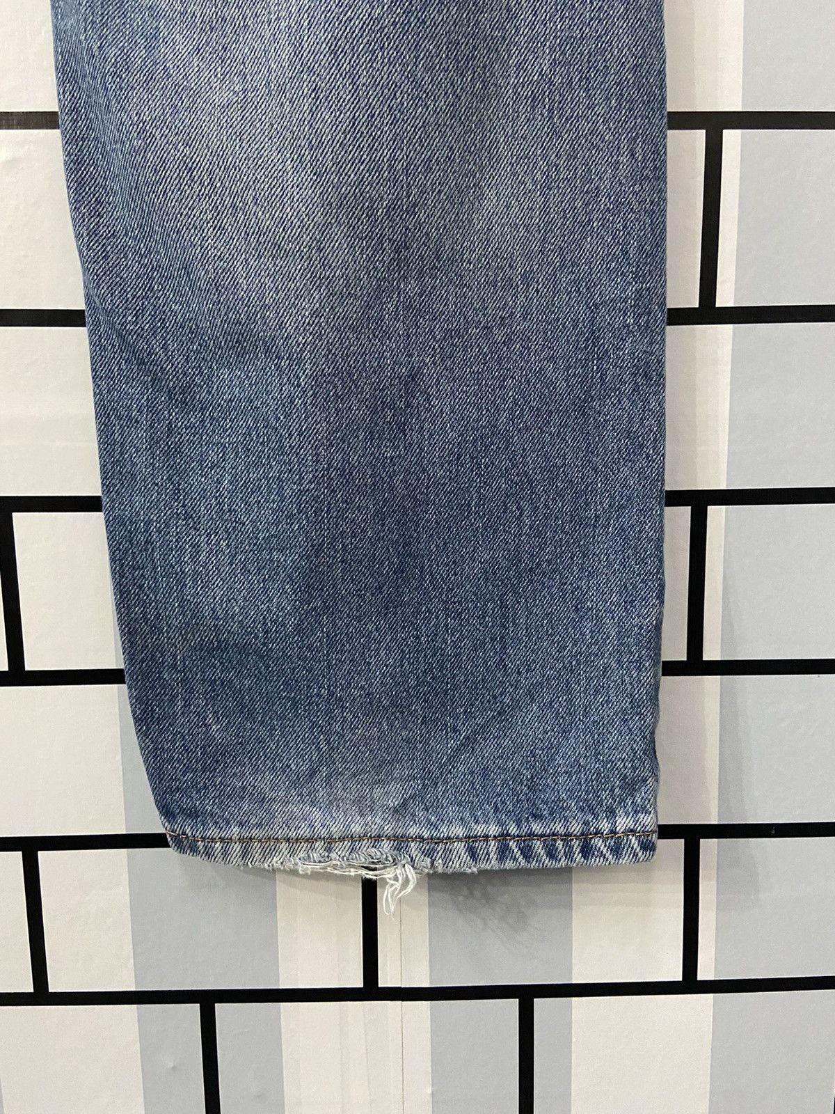 Levi's × Vintage Vintage Levi’s 505 Relaxed Fit Light Wash Dirty Denim Pants Size US 40 / EU 56 - 12 Thumbnail