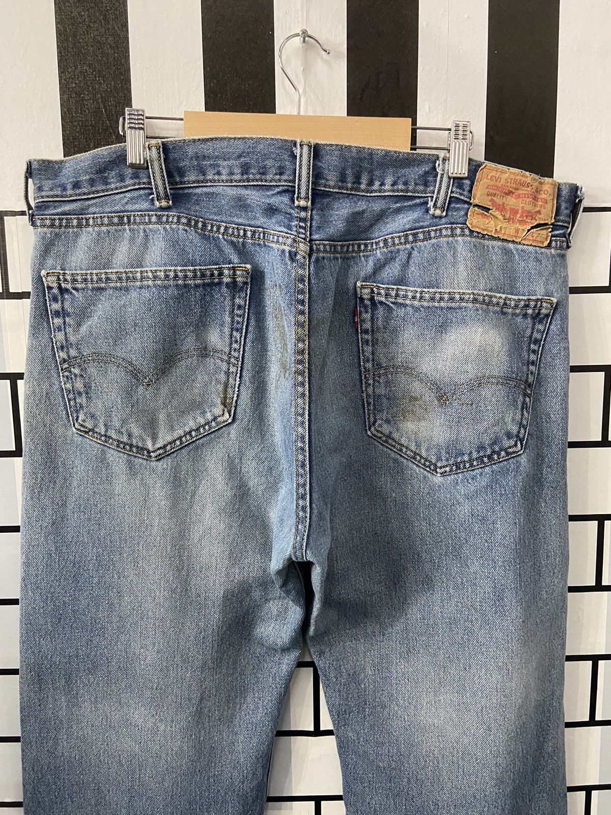 Levi's × Vintage Vintage Levi’s 505 Relaxed Fit Light Wash Dirty Denim Pants Size US 40 / EU 56 - 16 Thumbnail