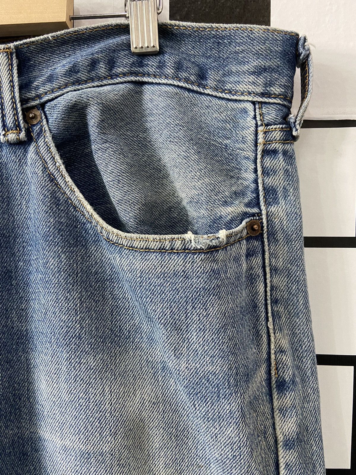 Levi's × Vintage Vintage Levi’s 505 Relaxed Fit Light Wash Dirty Denim Pants Size US 40 / EU 56 - 10 Thumbnail