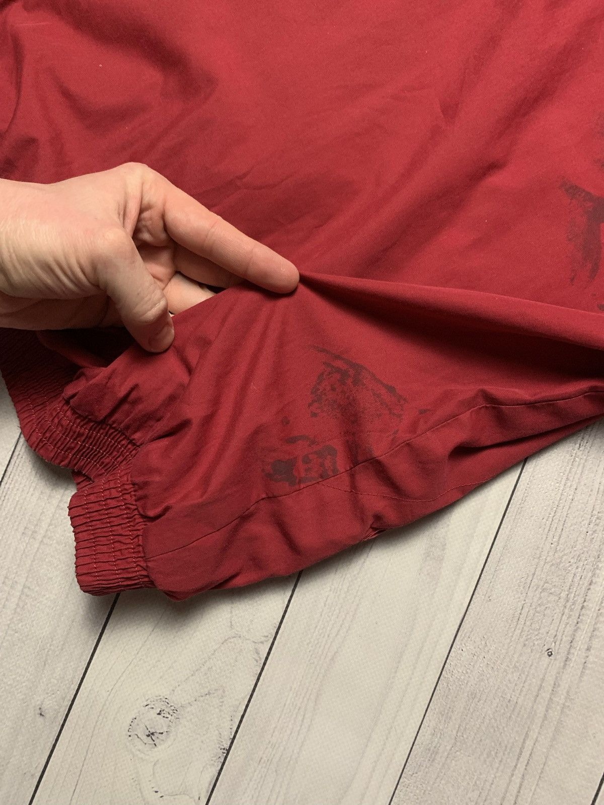 Nike Vintage Nike track jacket size L logo red distressed Size US L / EU 52-54 / 3 - 12 Thumbnail