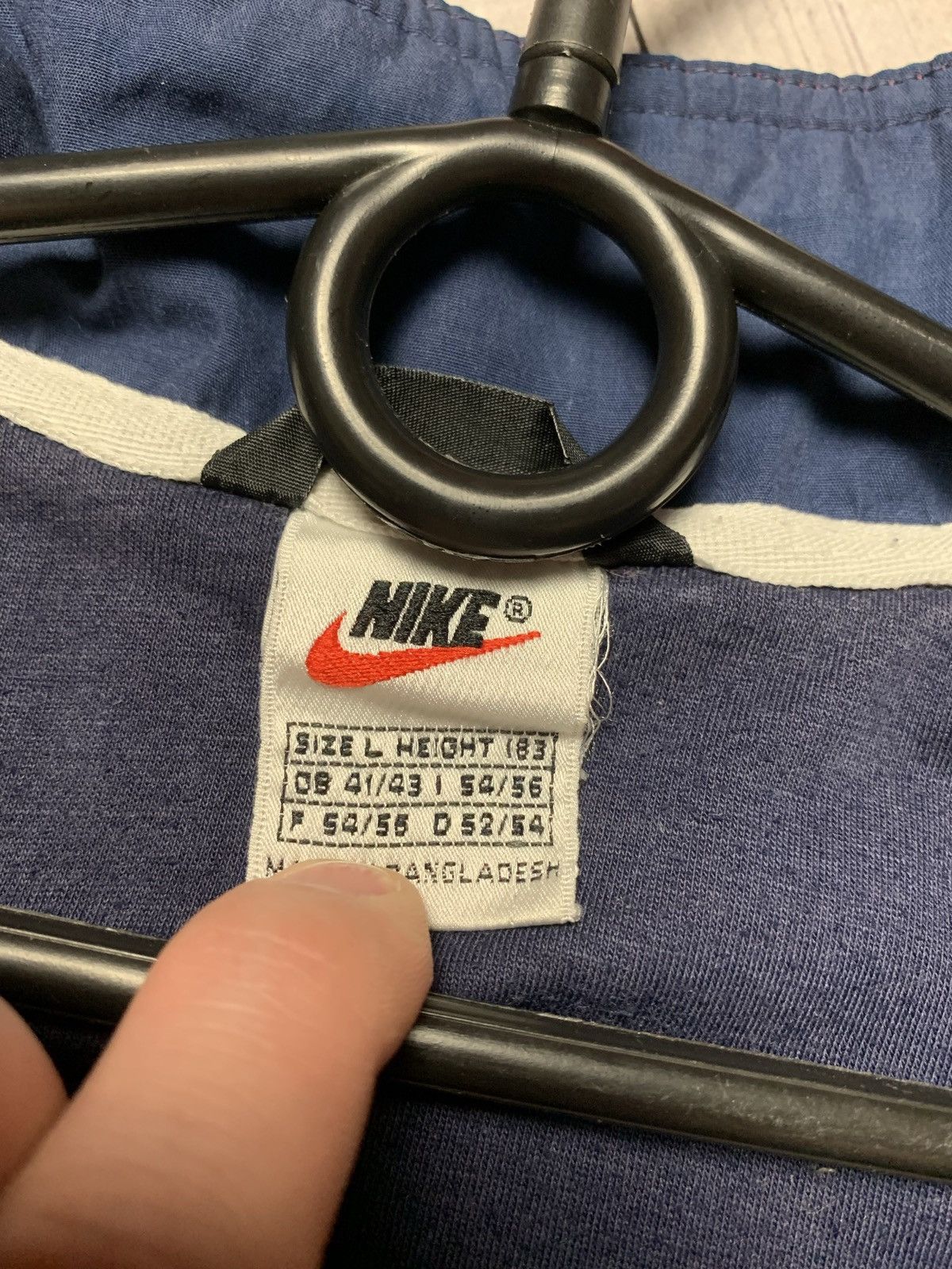 Nike Vintage Nike track jacket size L logo red distressed Size US L / EU 52-54 / 3 - 4 Thumbnail