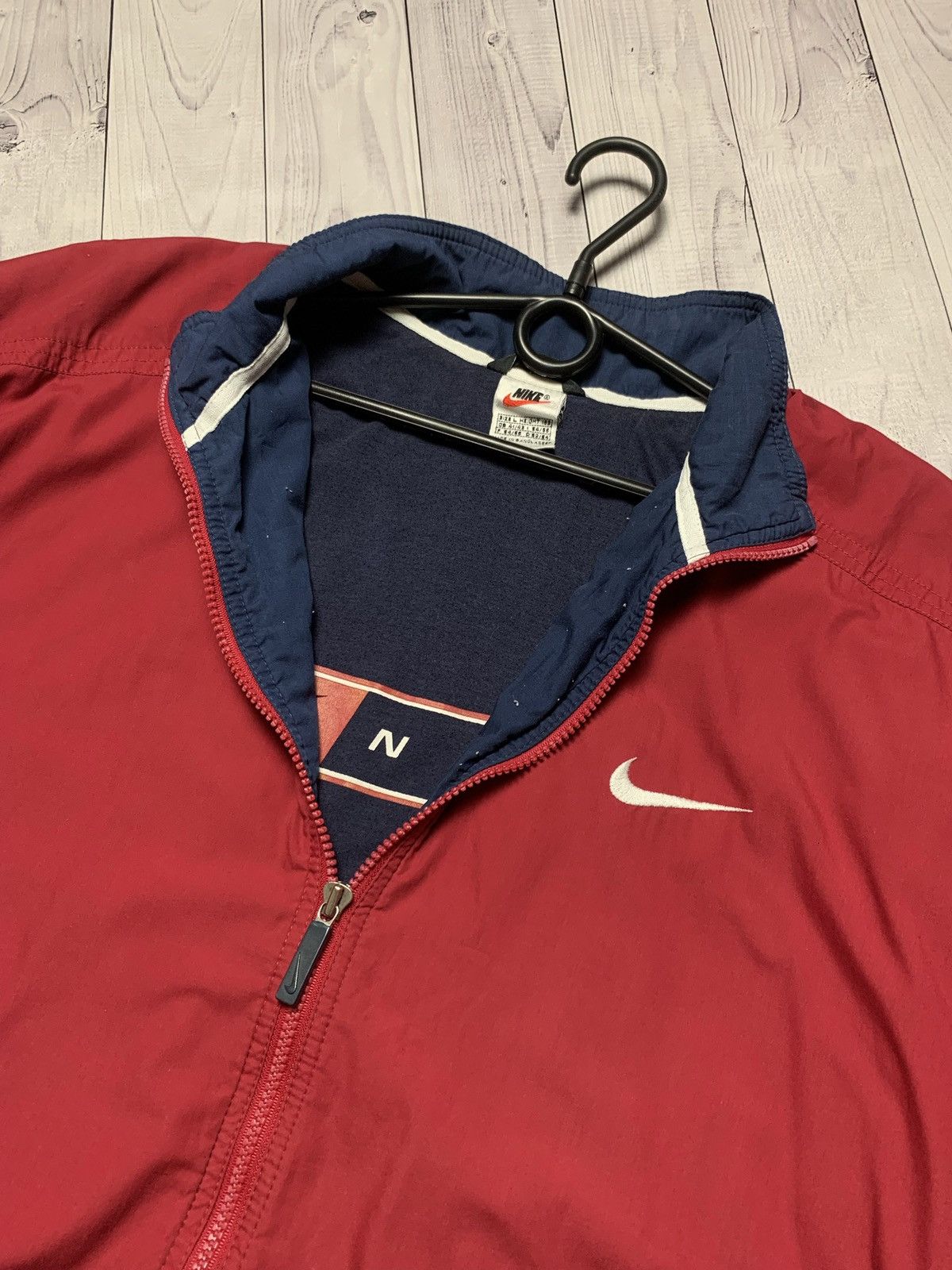 Nike Vintage Nike track jacket size L logo red distressed Size US L / EU 52-54 / 3 - 3 Thumbnail