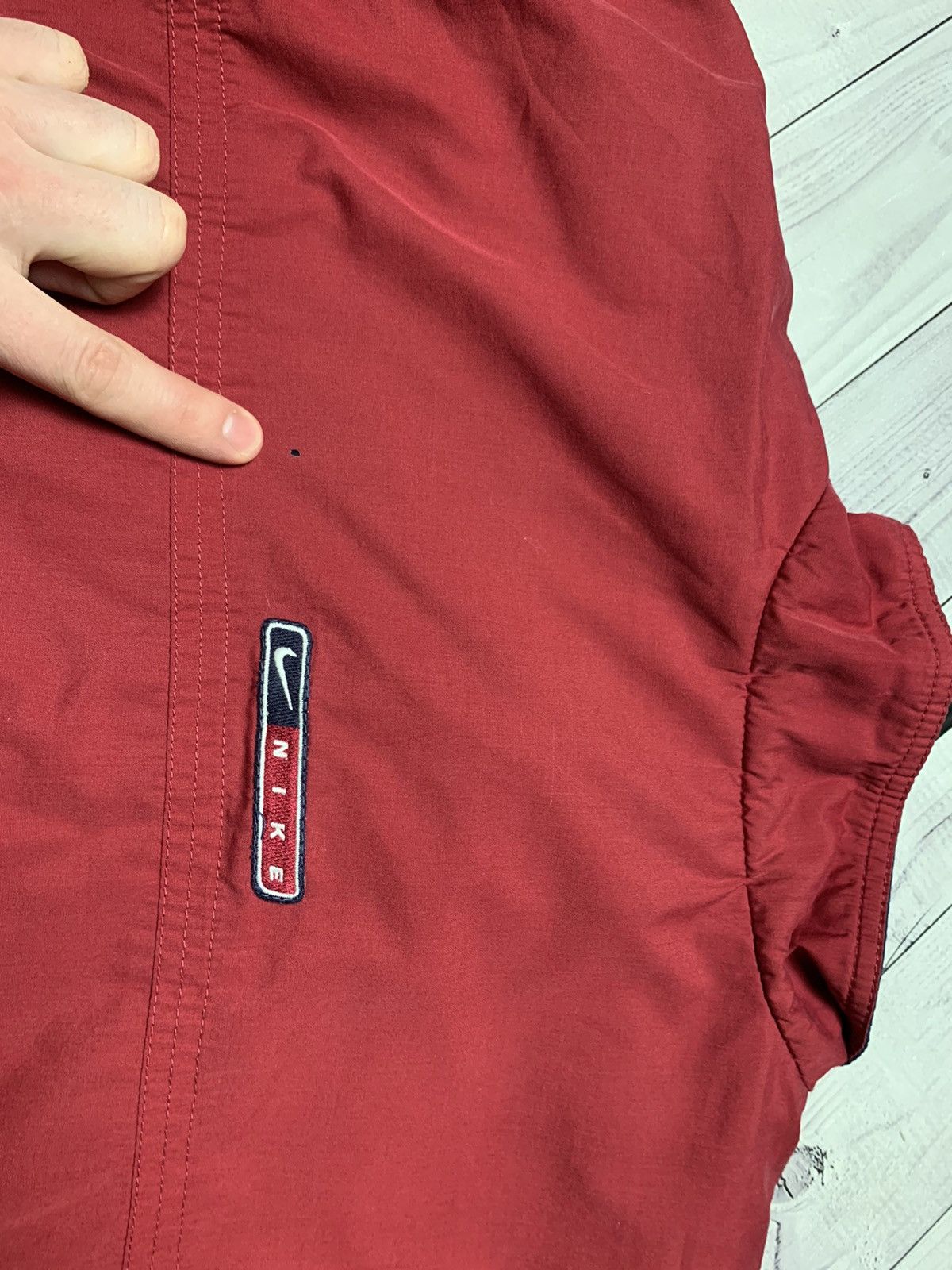 Nike Vintage Nike track jacket size L logo red distressed Size US L / EU 52-54 / 3 - 11 Thumbnail
