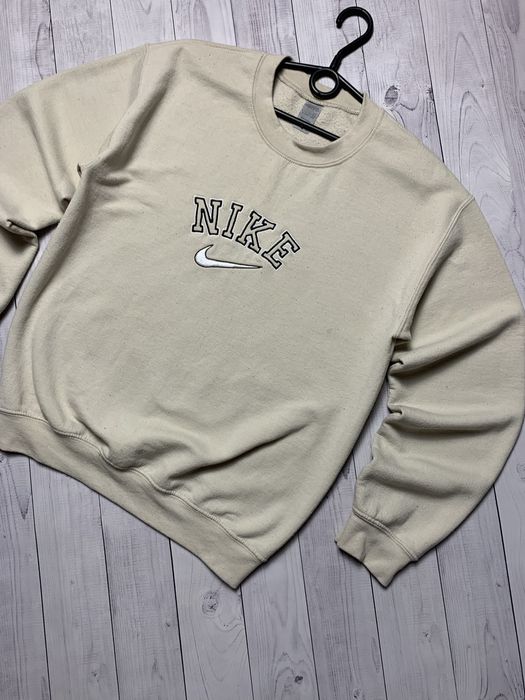 Beige vintage nike online sweatshirt