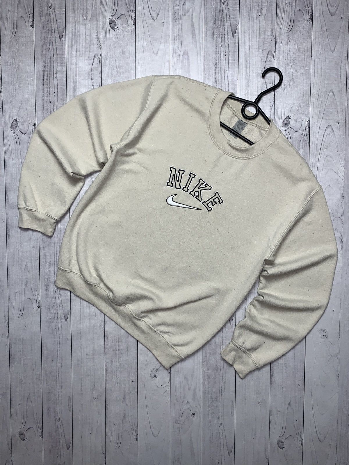 Cream vintage hot sale nike sweatshirt