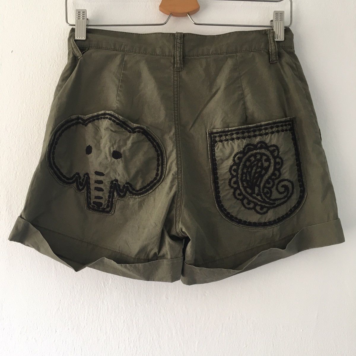 Issey Miyake elepant embroided short Size US 28 / EU 44 - 2 Thumbnail