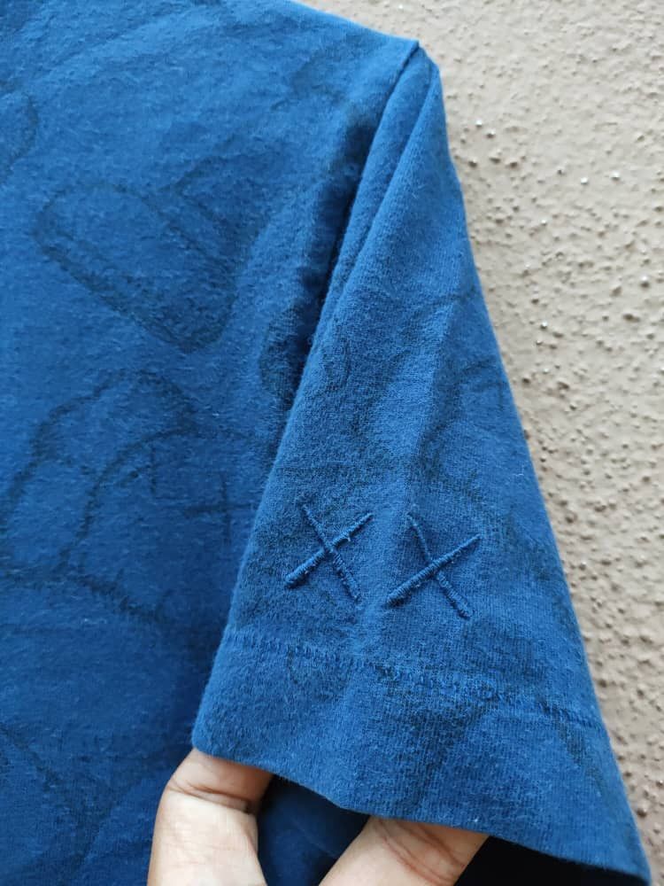 Kaws × Uniqlo Kaws x Uniqlo Full print T Size US S / EU 44-46 / 1 - 5 Thumbnail