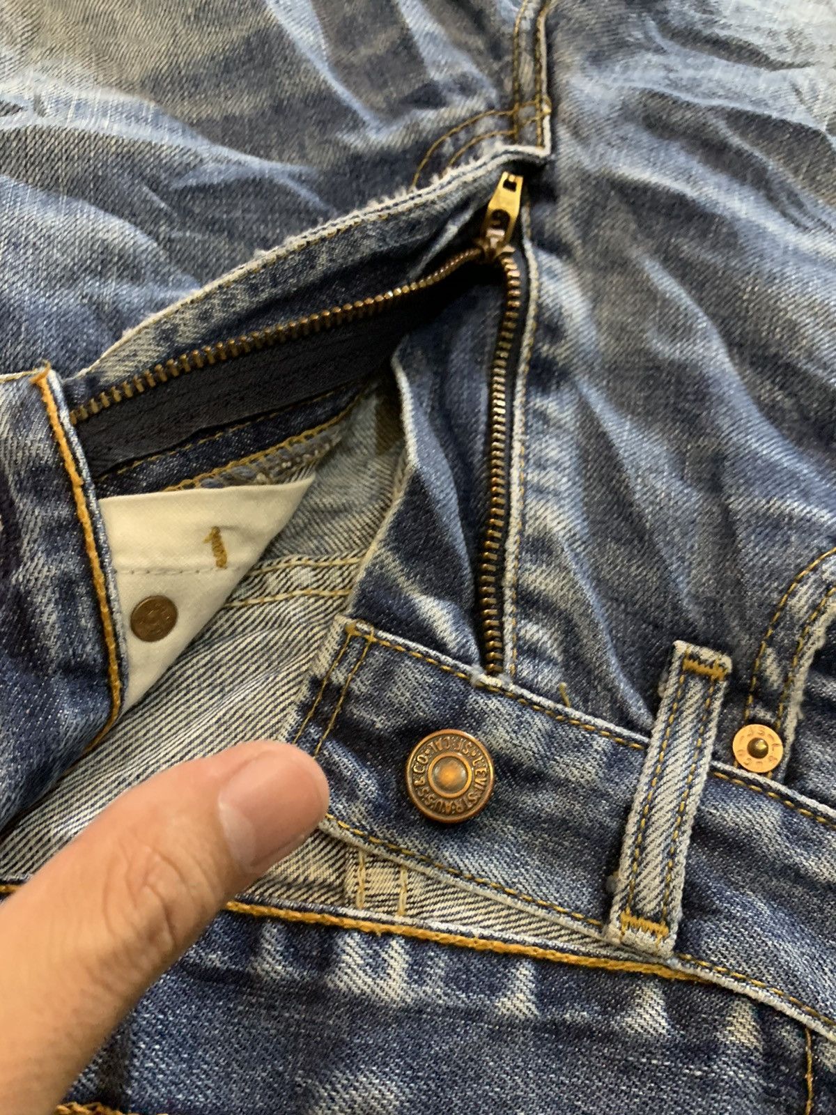 Levi's Vintage Clothing DISTRESSED LEVIS 1990s JEANS Size US 29 - 8 Thumbnail