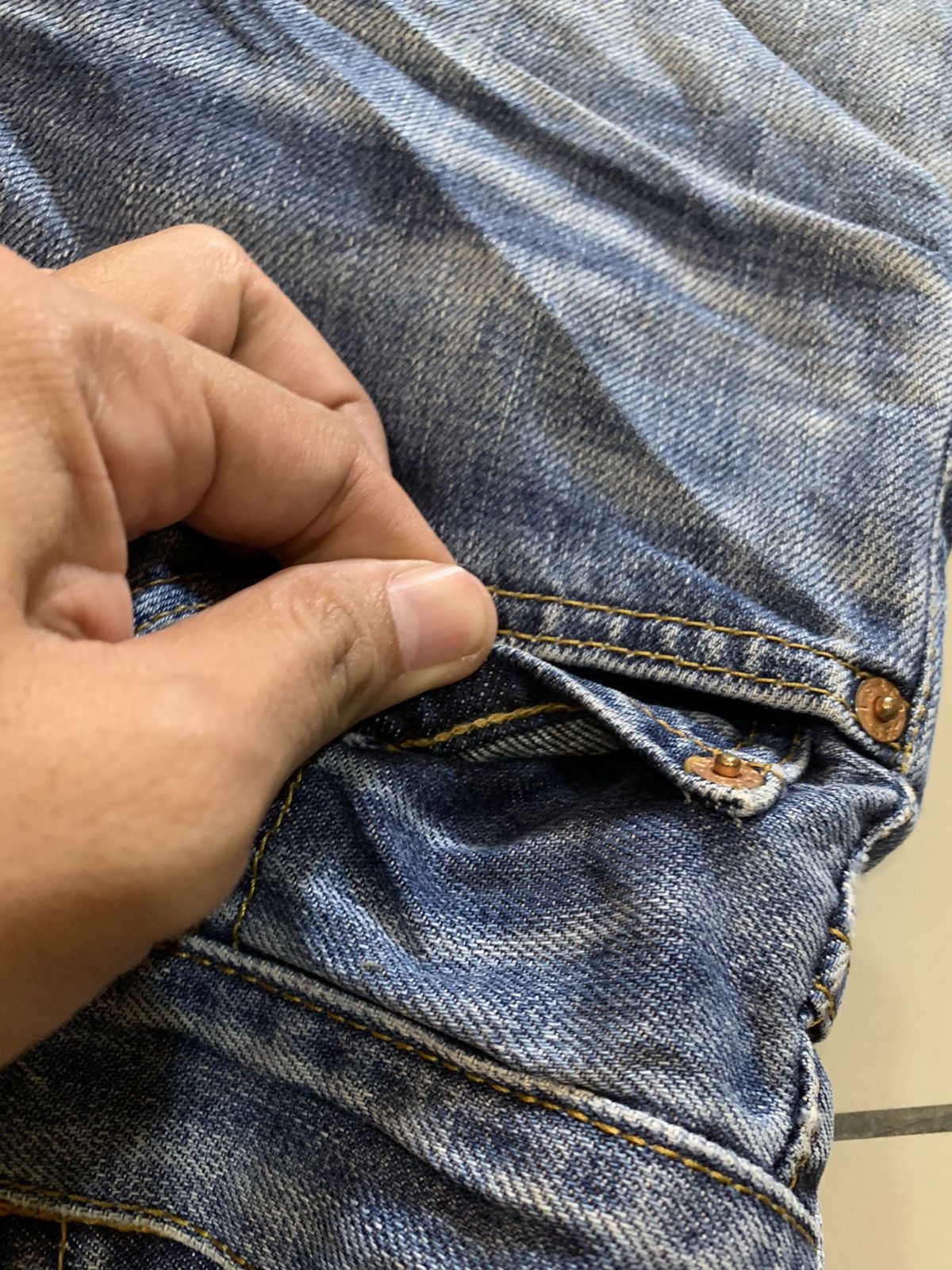 Levi's Vintage Clothing DISTRESSED LEVIS 1990s JEANS Size US 29 - 9 Thumbnail
