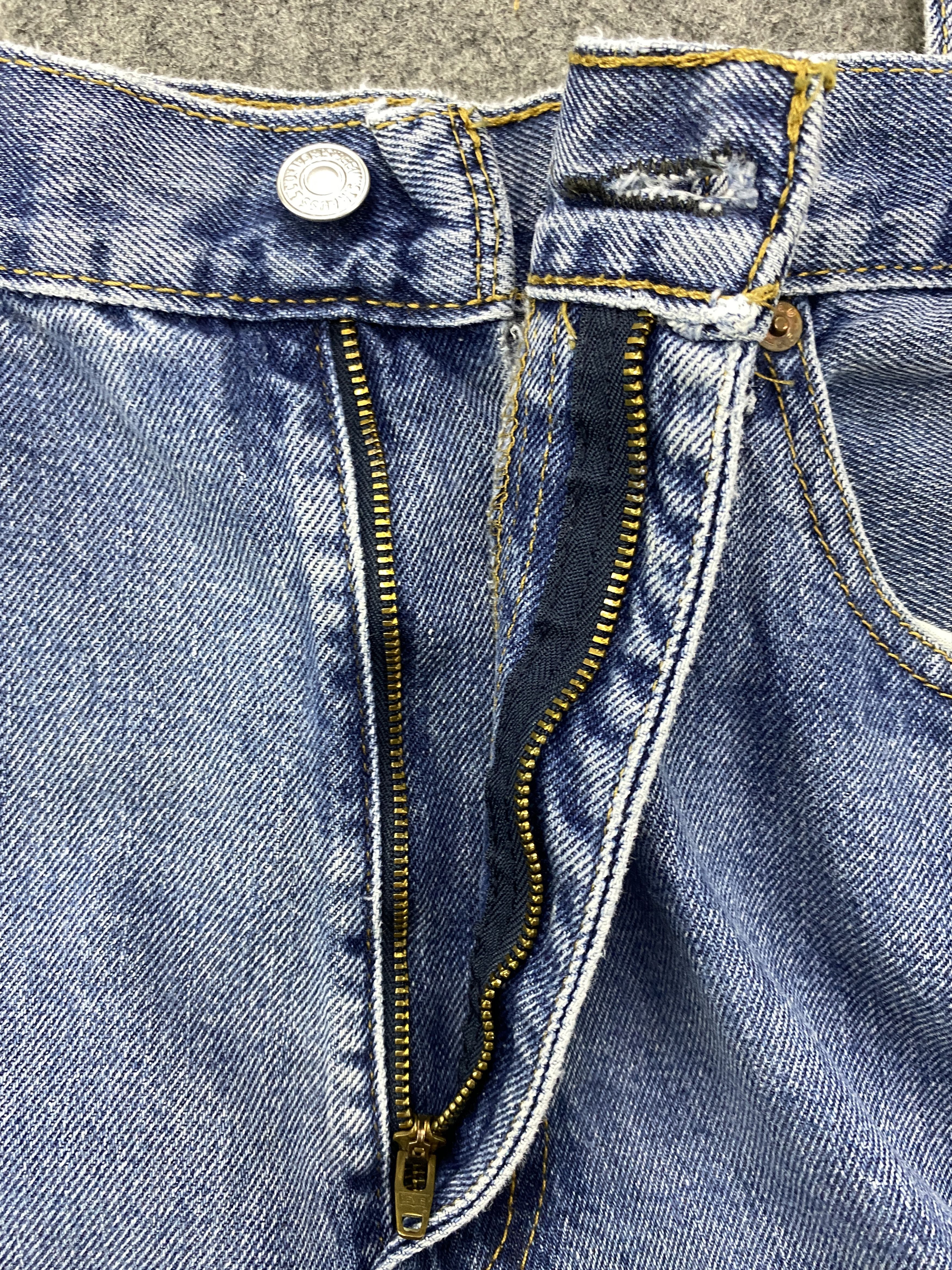 Levi's Blue Vintage Levi's 550 Jeans 37x32 Denim -SJ025 Size US 37 - 6 Thumbnail