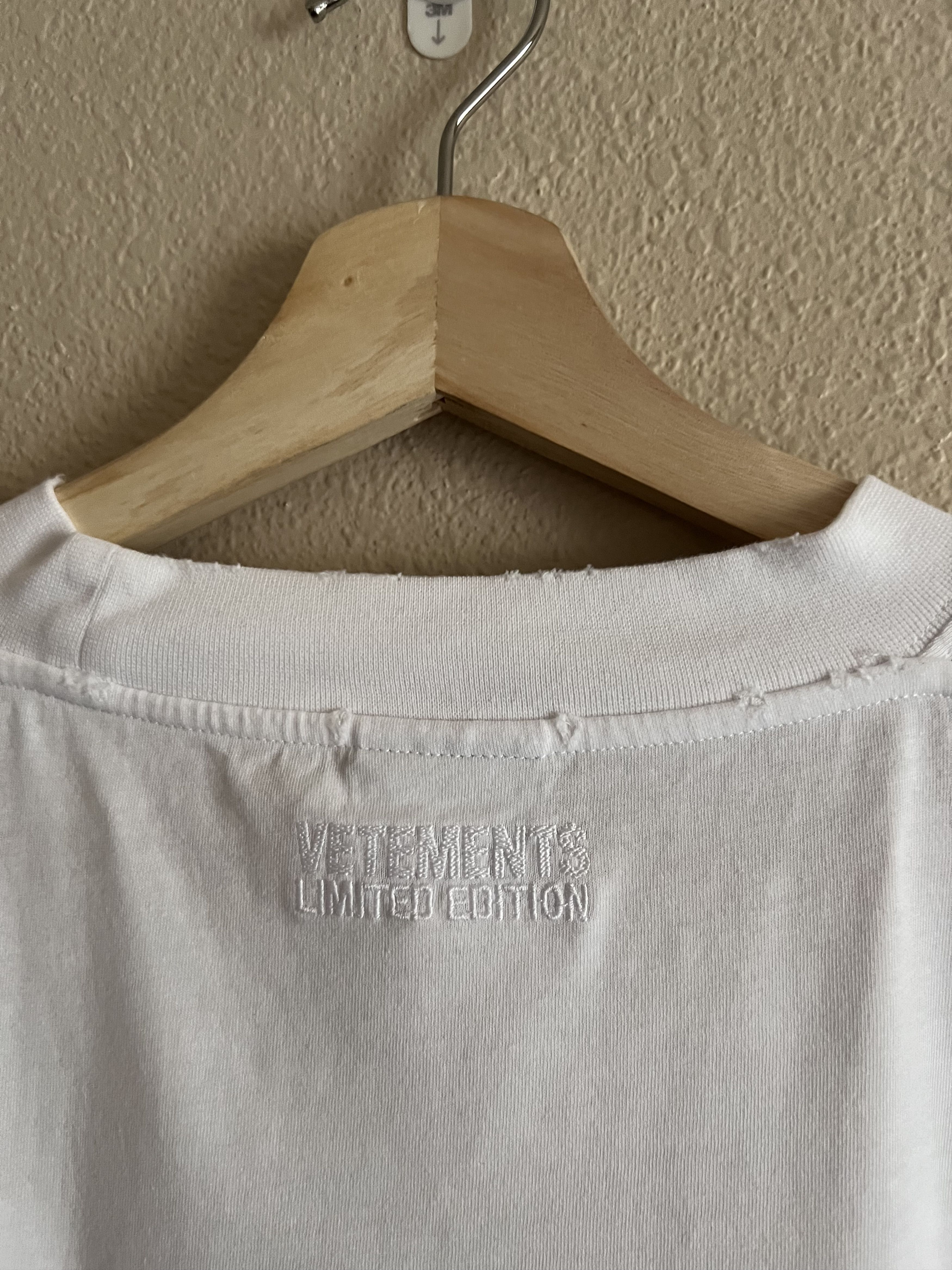 Vetements VETEMENTS Le Haute Couture Logo Tee in White Size US M / EU 48-50 / 2 - 7 Thumbnail