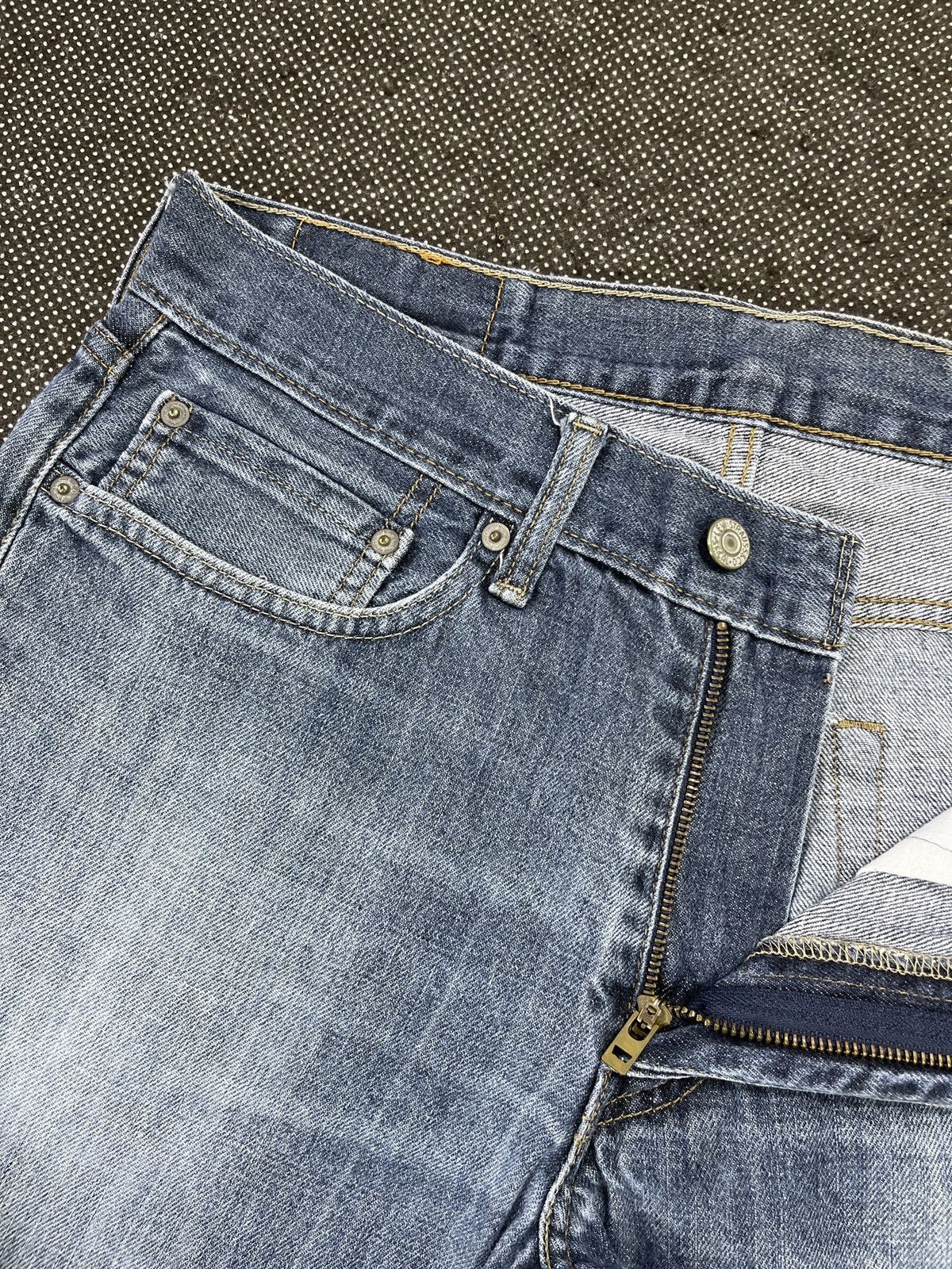 Levi's Vintage Levis 514 Distressed Faded Jeans - J405 Size US 33 - 7 Thumbnail