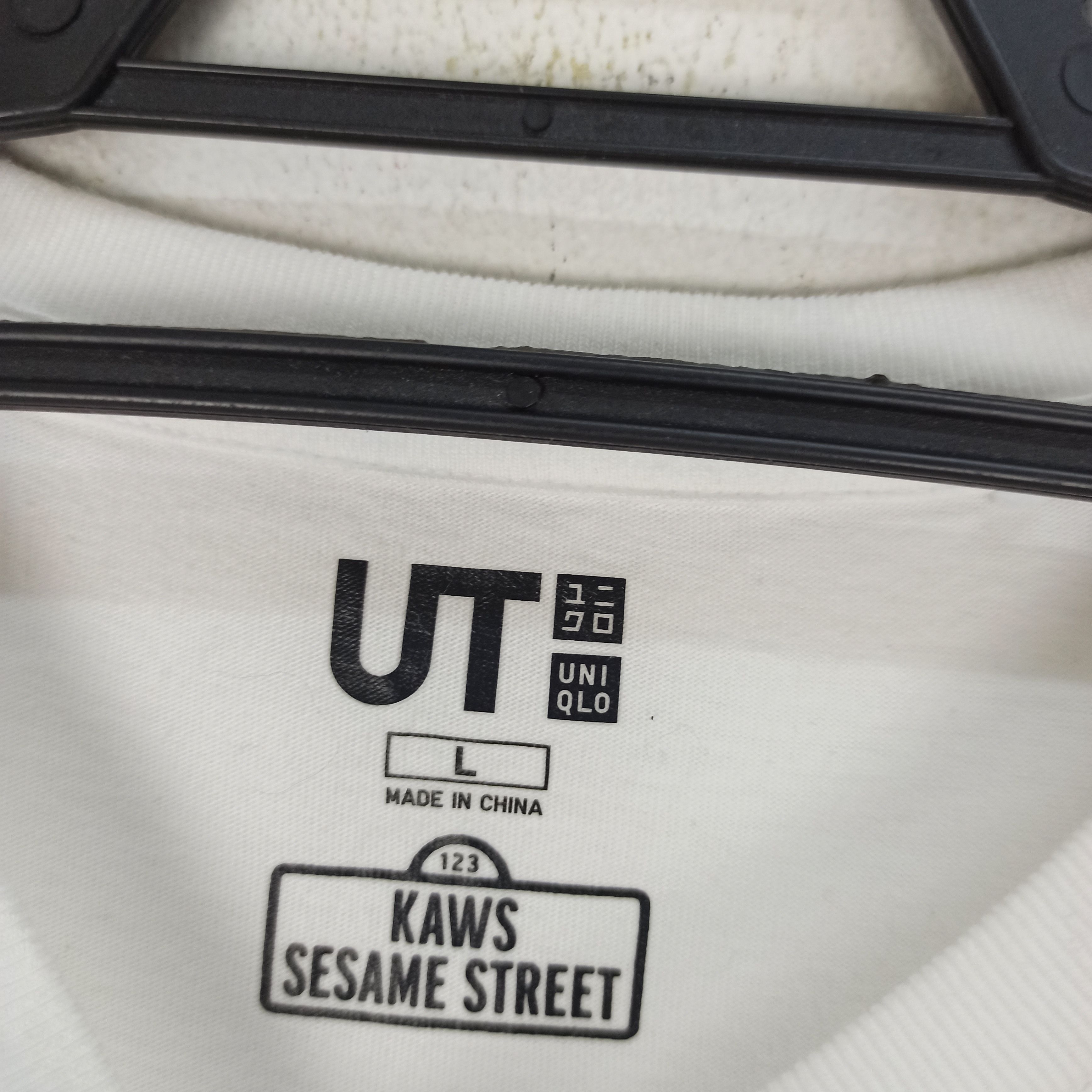Kaws × Uniqlo Rare Kaws Sesame Street X Uniqlo Single Pocket Tshirt Size US L / EU 52-54 / 3 - 6 Thumbnail