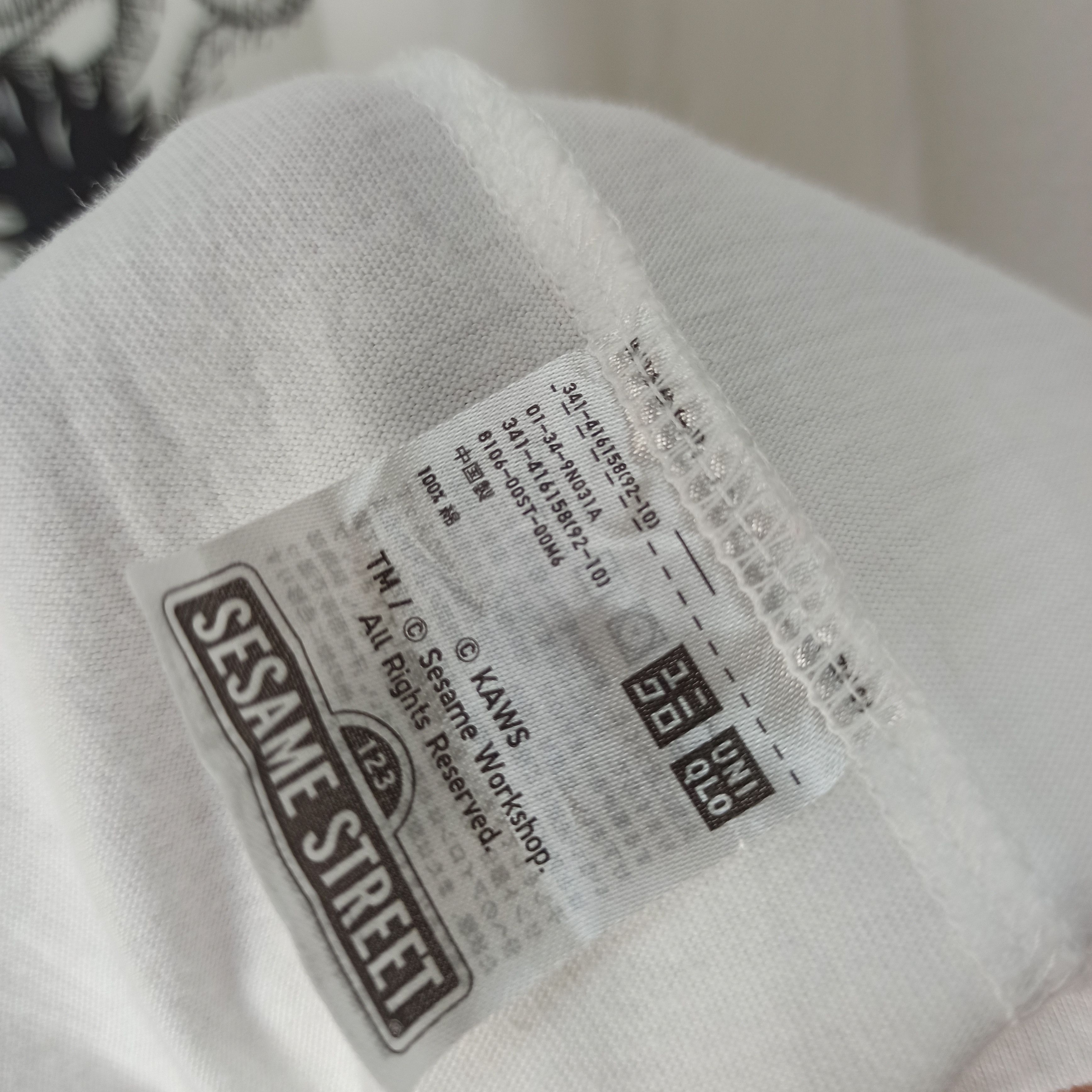 Kaws × Uniqlo Rare Kaws Sesame Street X Uniqlo Single Pocket Tshirt Size US L / EU 52-54 / 3 - 7 Thumbnail