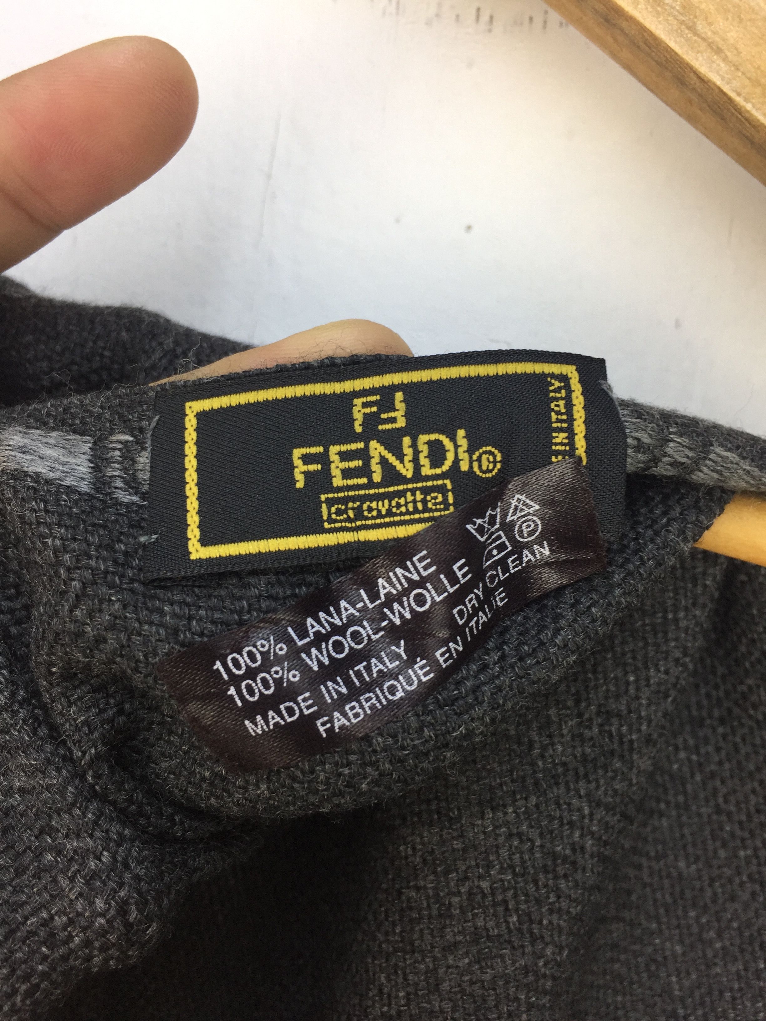 Fendi FENDI SPELL OUT MUFFLER SCARF Size ONE SIZE - 4 Thumbnail