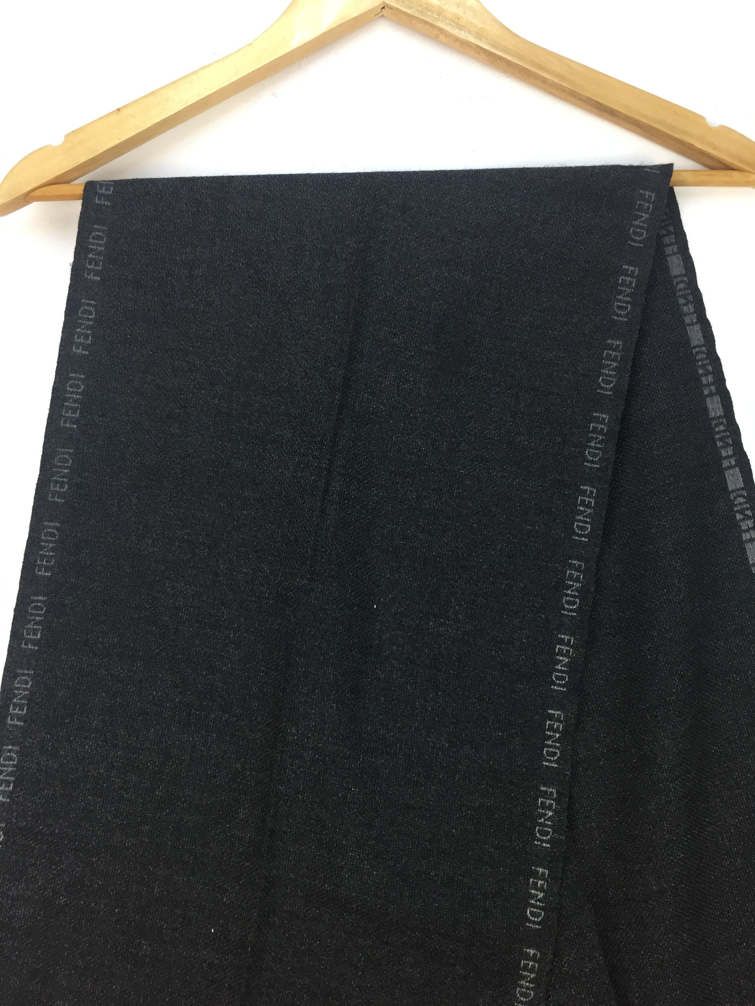 Fendi FENDI SPELL OUT MUFFLER SCARF Size ONE SIZE - 2 Thumbnail