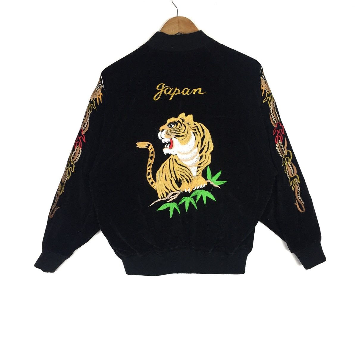 Japanese Brand VINTAGE SUKAJAN JAPANESE SOUVENIR JAPAN MADE VELVET JACKET Size US L / EU 52-54 / 3 - 8 Thumbnail