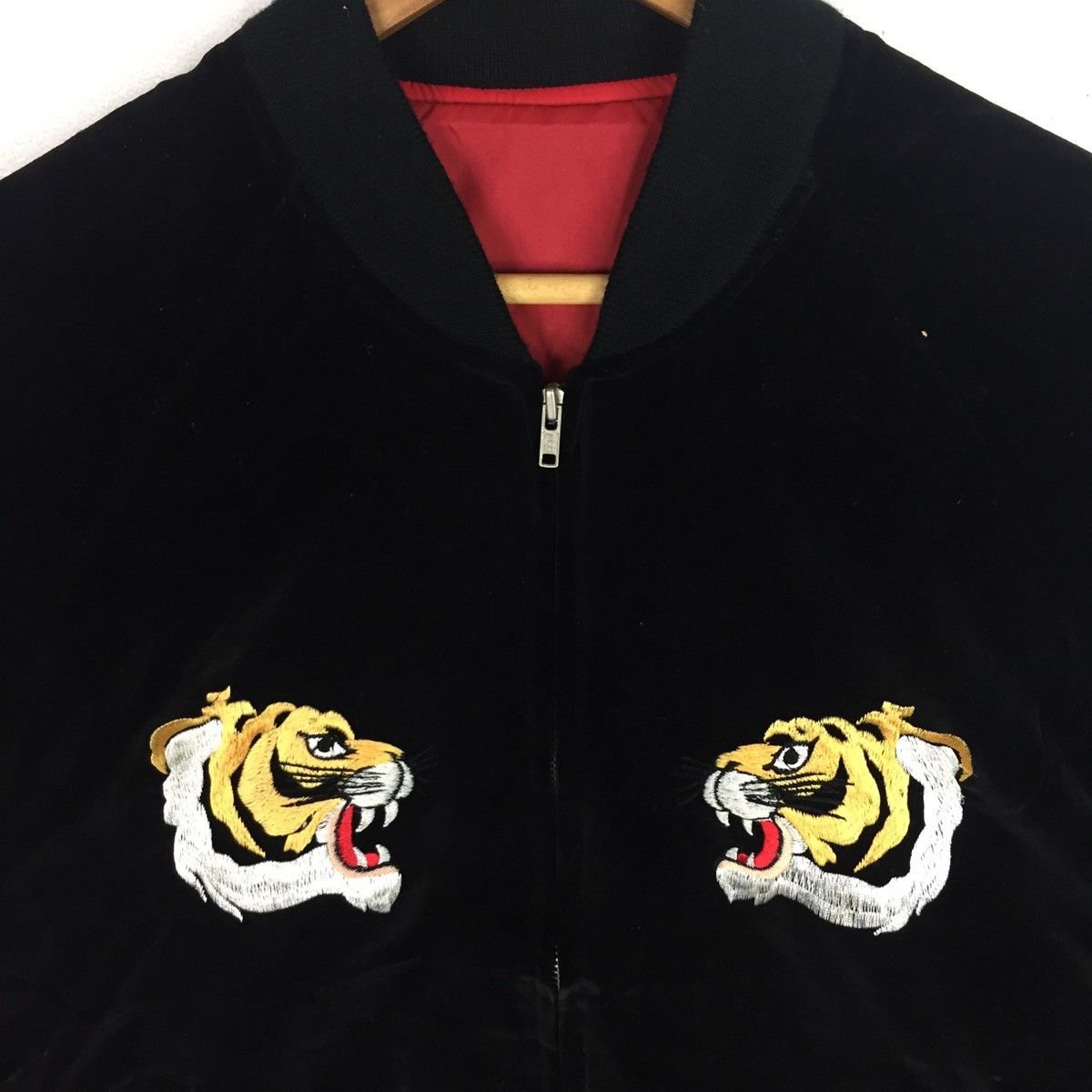 Japanese Brand VINTAGE SUKAJAN JAPANESE SOUVENIR JAPAN MADE VELVET JACKET Size US L / EU 52-54 / 3 - 4 Thumbnail