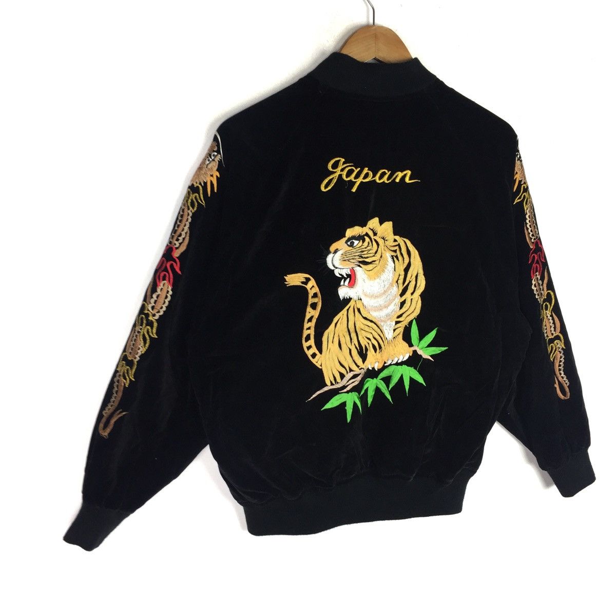 Japanese Brand VINTAGE SUKAJAN JAPANESE SOUVENIR JAPAN MADE VELVET JACKET Size US L / EU 52-54 / 3 - 6 Thumbnail