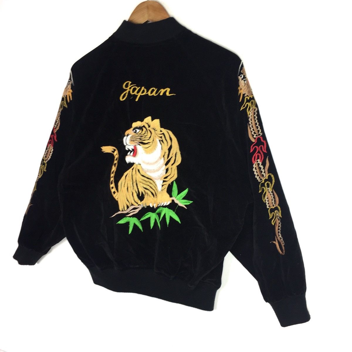 Japanese Brand VINTAGE SUKAJAN JAPANESE SOUVENIR JAPAN MADE VELVET JACKET Size US L / EU 52-54 / 3 - 7 Thumbnail