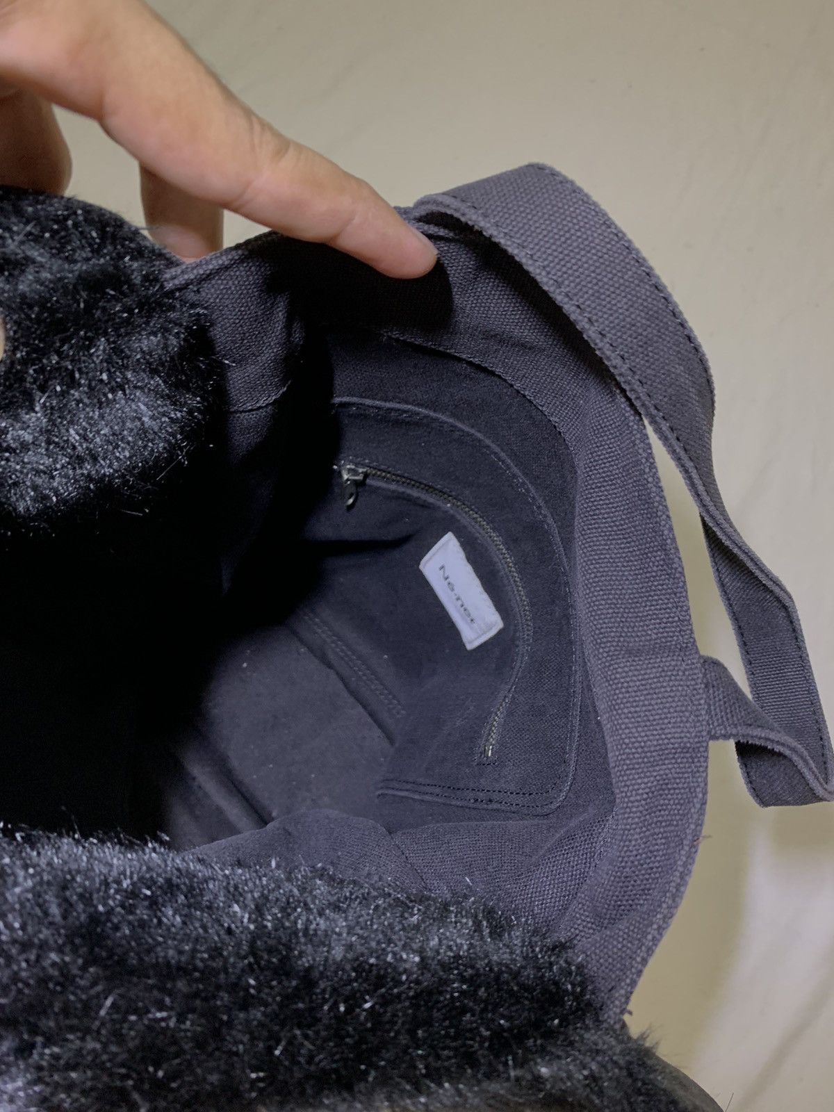 Issey Miyake SUPER RARE NE-NET BY ISSEY MIYAKE FAUX FUR TOTE BAG Size ONE SIZE - 5 Thumbnail