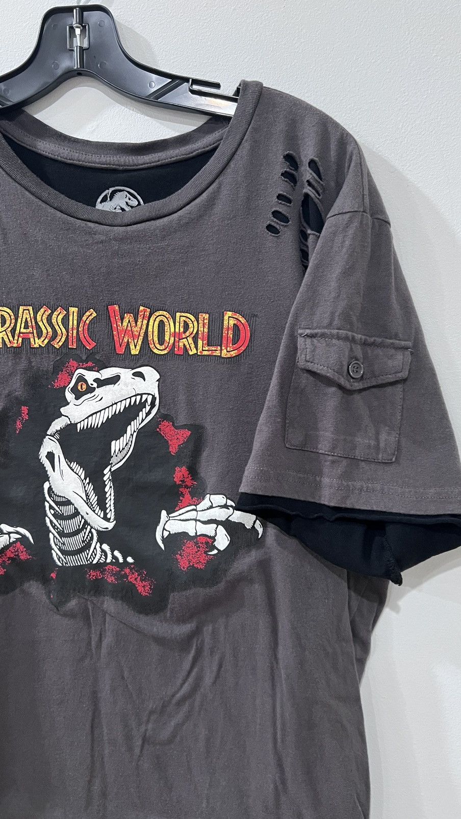 Vintage Jurassic World tee Size M Size US M / EU 48-50 / 2 - 3 Thumbnail