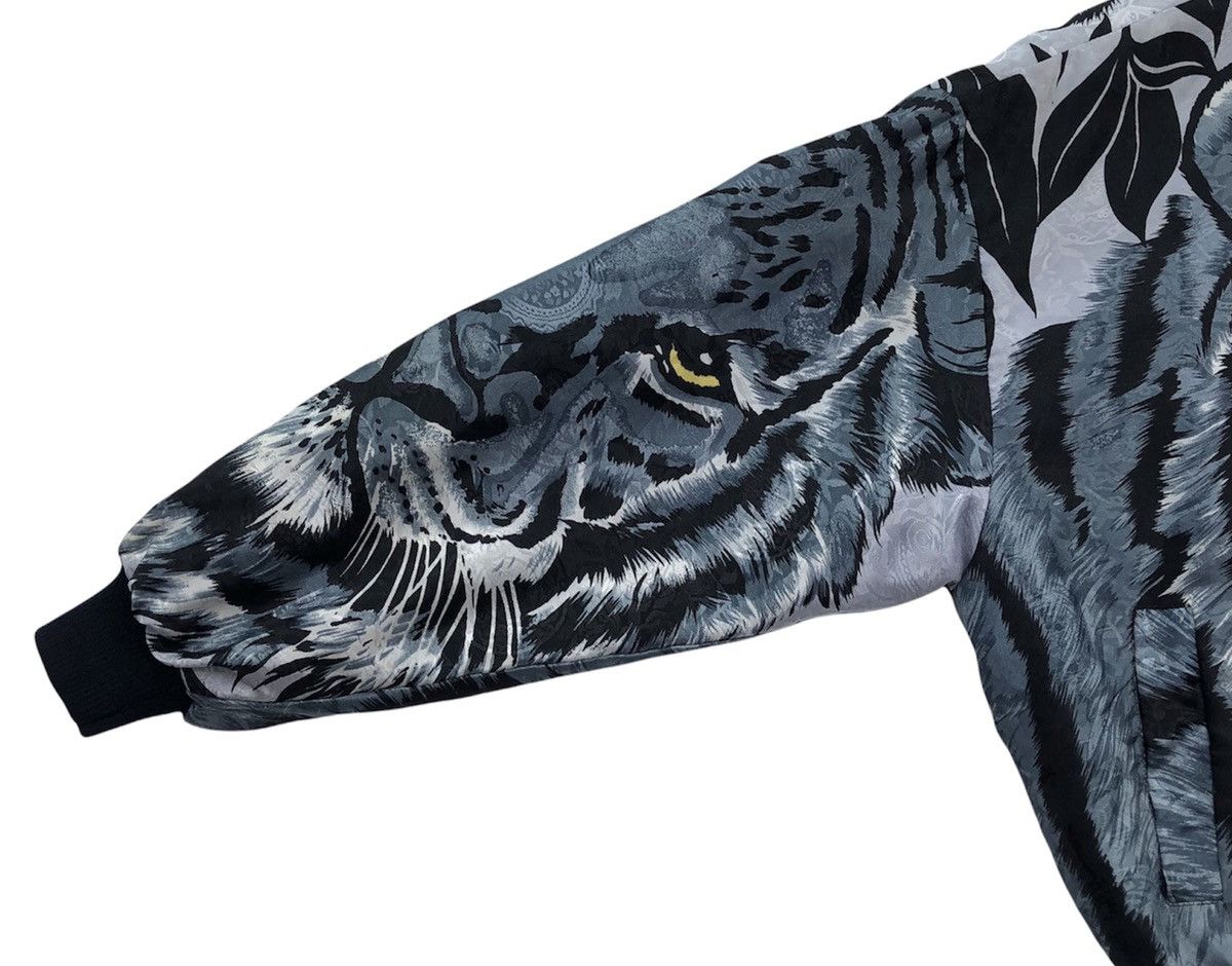 Vintage Vintage 90s Full Print Tiger Motif Bomber Jacket Size US L / EU 52-54 / 3 - 11 Thumbnail