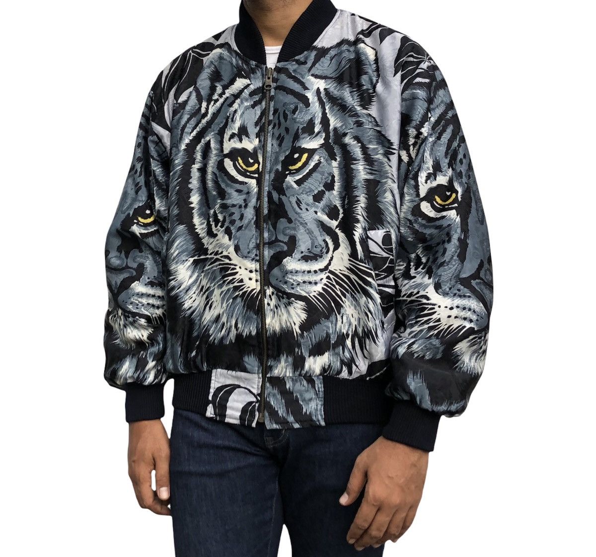 Vintage Vintage 90s Full Print Tiger Motif Bomber Jacket Size US L / EU 52-54 / 3 - 7 Thumbnail