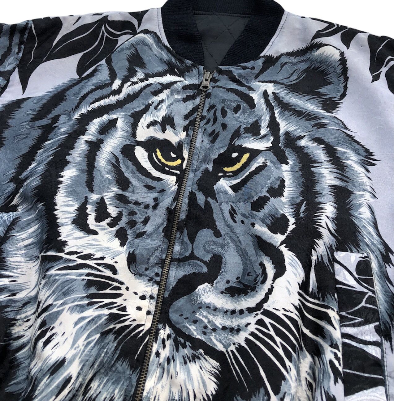 Vintage Vintage 90s Full Print Tiger Motif Bomber Jacket Size US L / EU 52-54 / 3 - 9 Thumbnail
