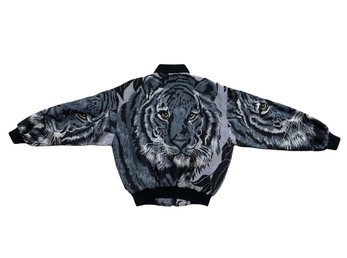 Vintage Vintage 90s Full Print Tiger Motif Bomber Jacket Size US L / EU 52-54 / 3 - 4 Thumbnail
