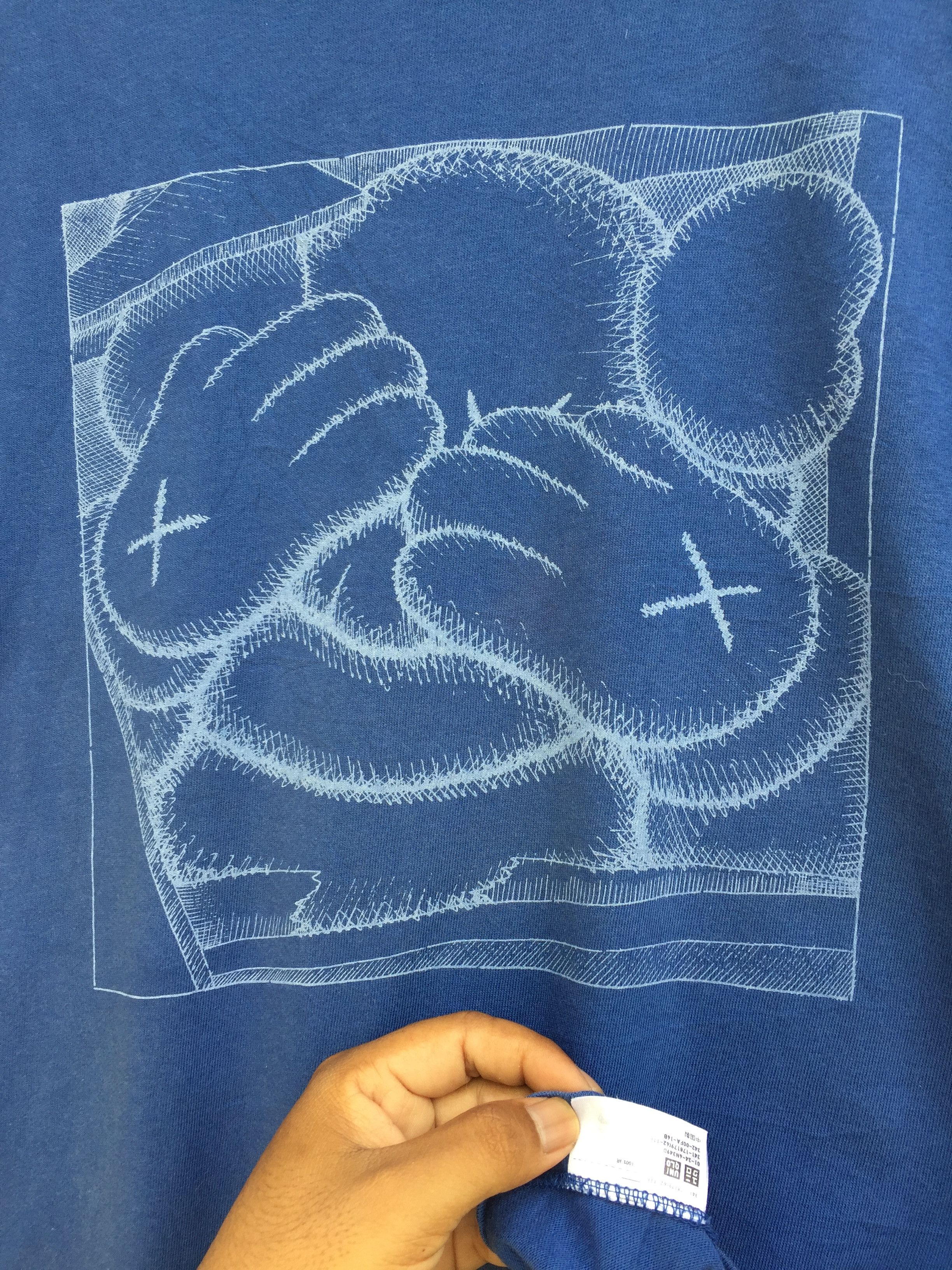 Japanese Brand Rare!! UNIQLO X KAWS T-shirt X large size Size US XL / EU 56 / 4 - 13 Thumbnail