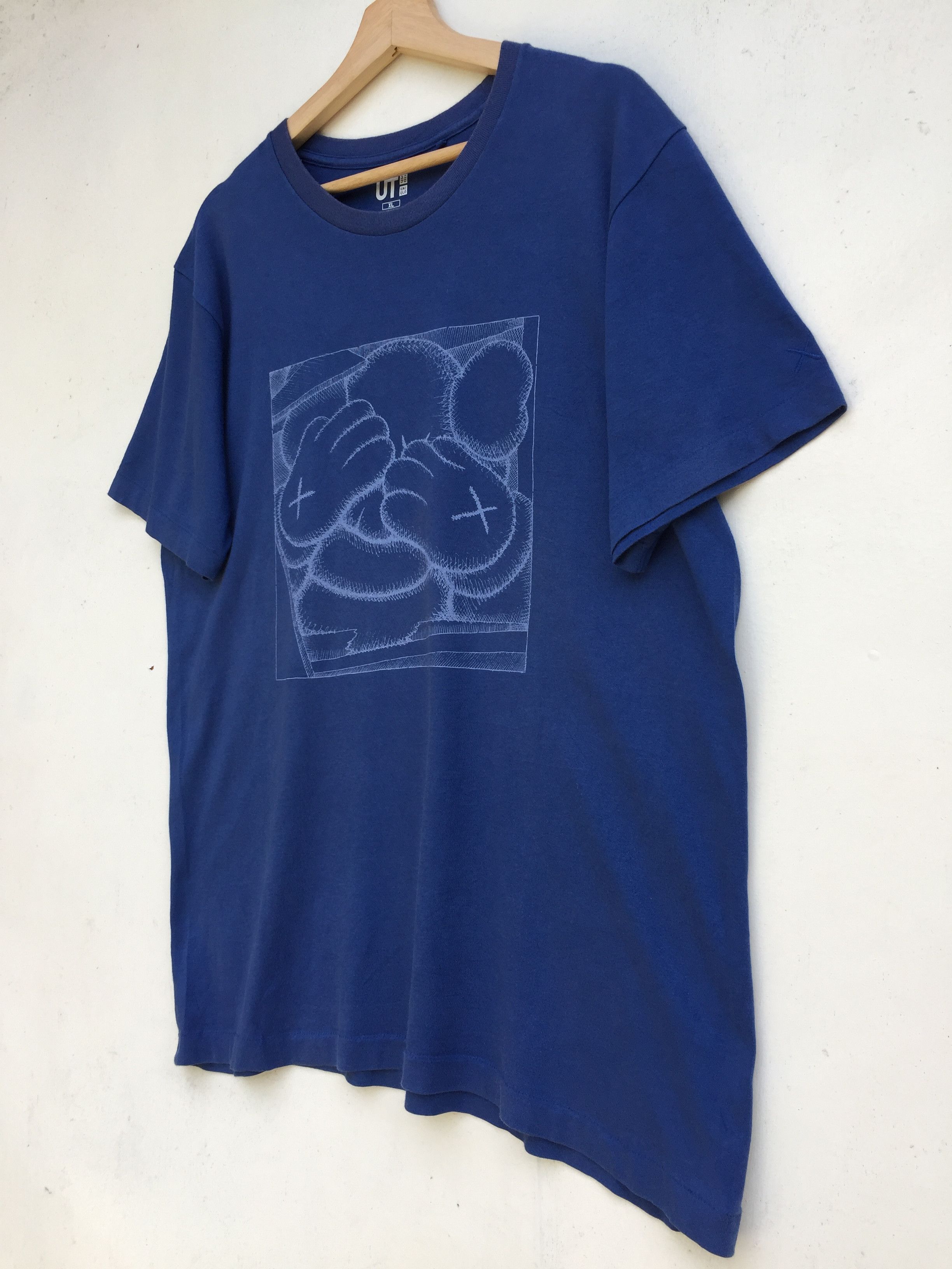Japanese Brand Rare!! UNIQLO X KAWS T-shirt X large size Size US XL / EU 56 / 4 - 3 Thumbnail