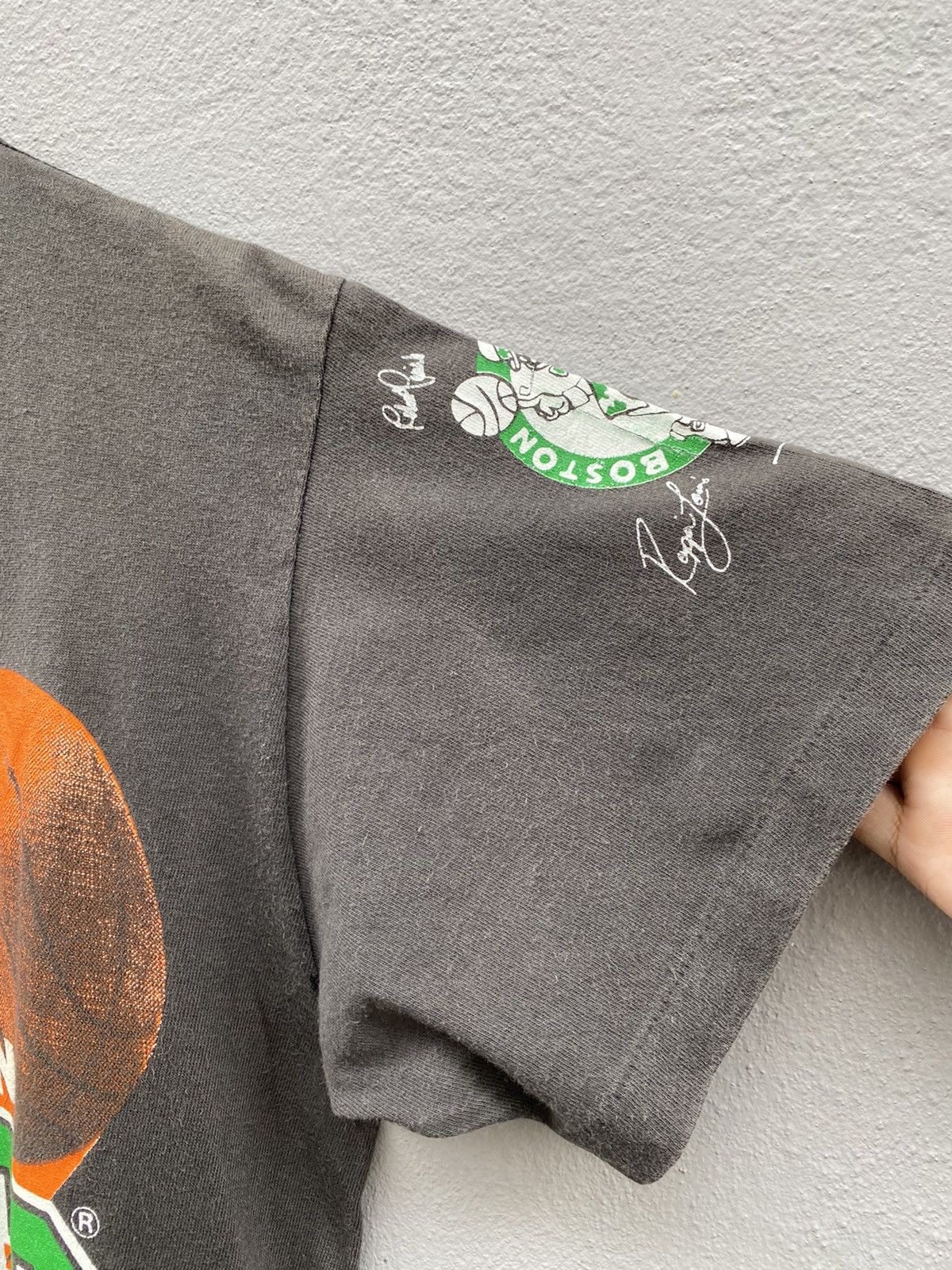 NBA Vintage 90s NBA x BOSTON CELTICS with Signatures by Changes Size US M / EU 48-50 / 2 - 2 Thumbnail