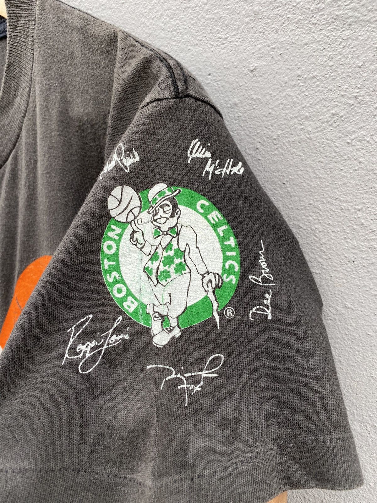 NBA Vintage 90s NBA x BOSTON CELTICS with Signatures by Changes Size US M / EU 48-50 / 2 - 3 Thumbnail