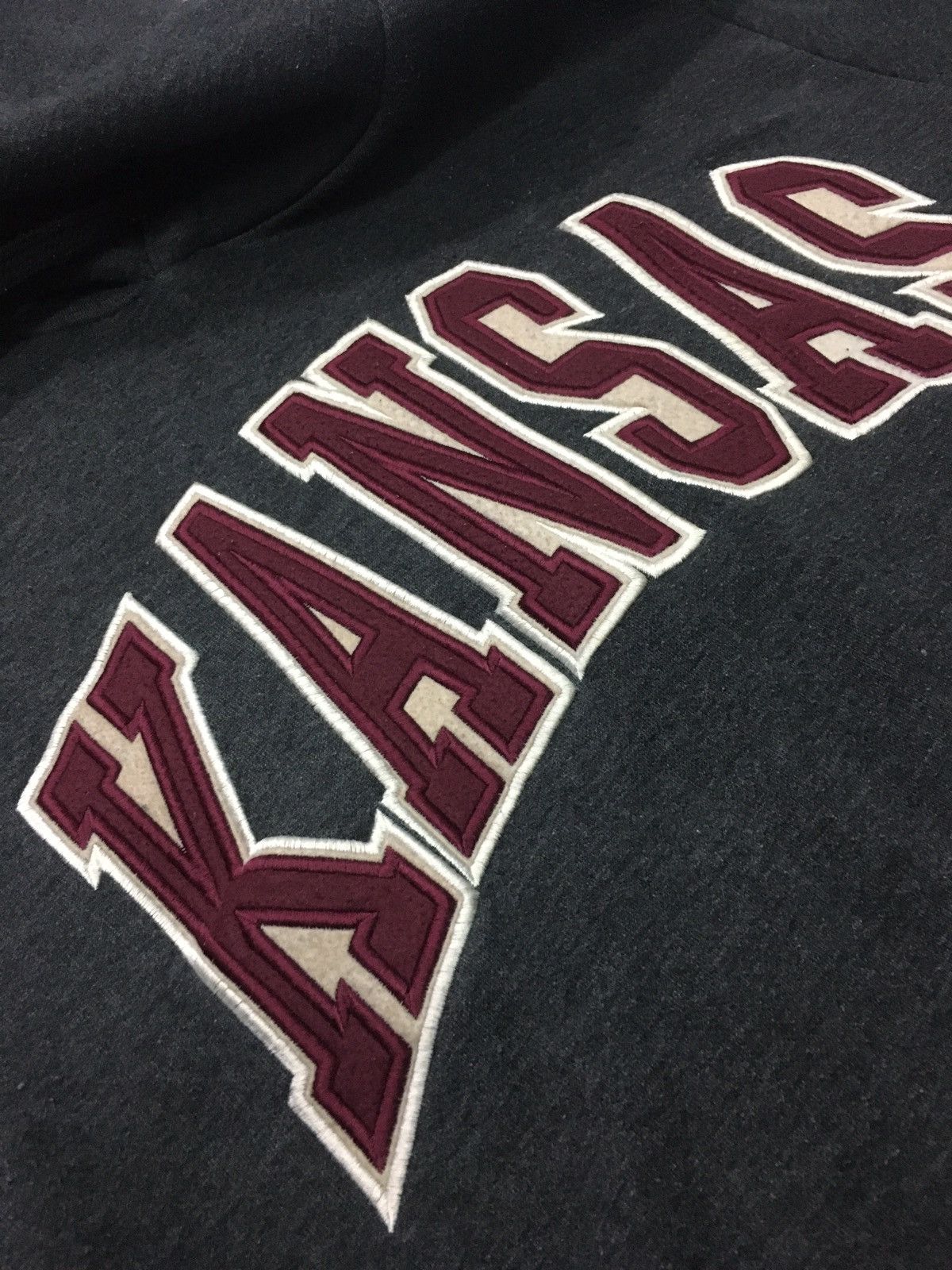Vintage KANSAS SPELL OUT EMBROIDERED HOODIE Size US M / EU 48-50 / 2 - 4 Thumbnail